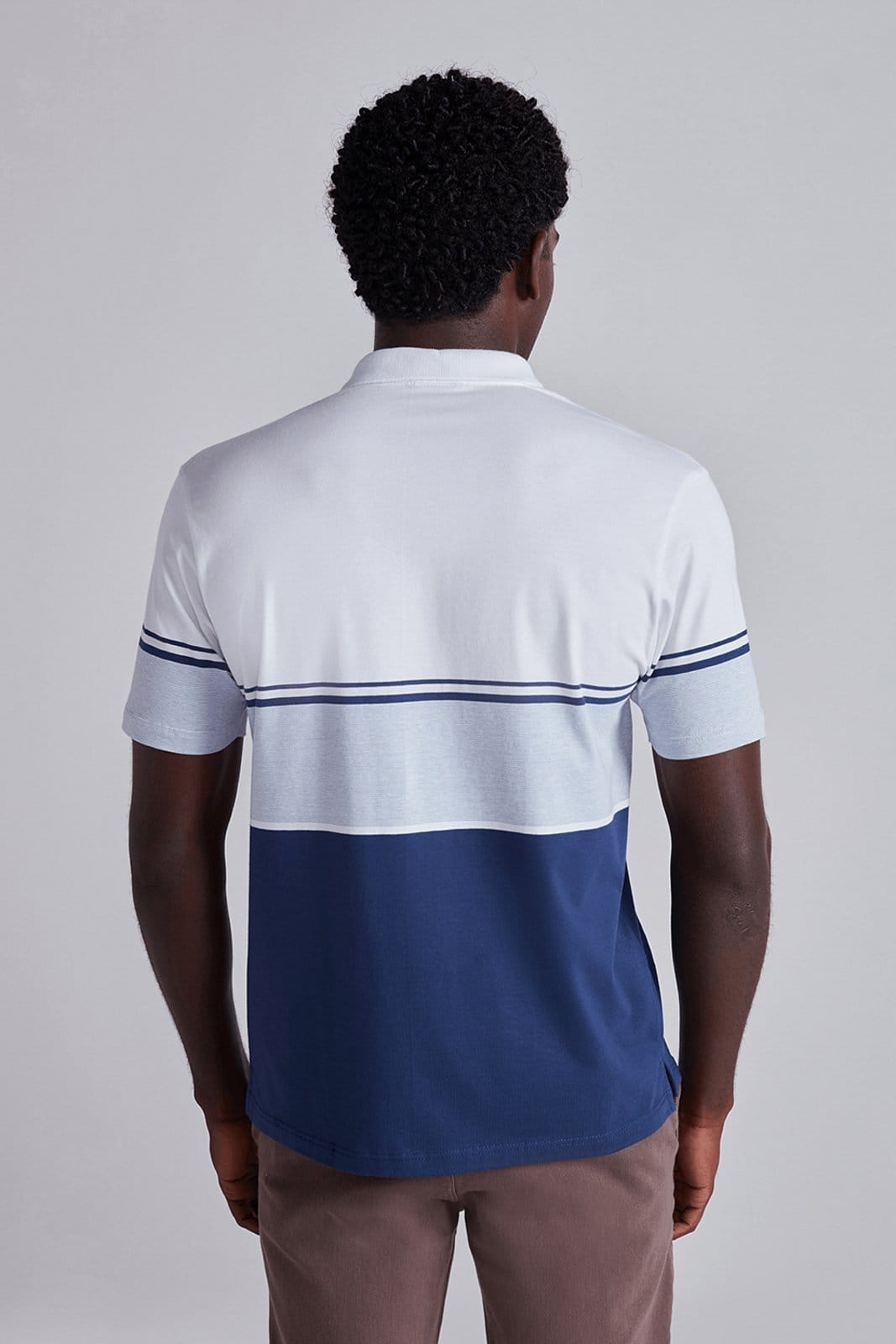 Vista 2 HIGHSTIL Camisa Polo com Bolso Malha Comfort - Branco / Azul HIGHSTIL branco azul