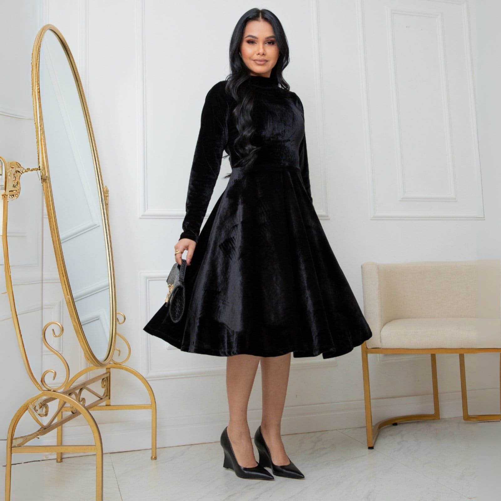 Vestido Midi Evase Manga Longa Gola Alta Veludo Cristal Inverno Moda Evangelica REF: Emilly