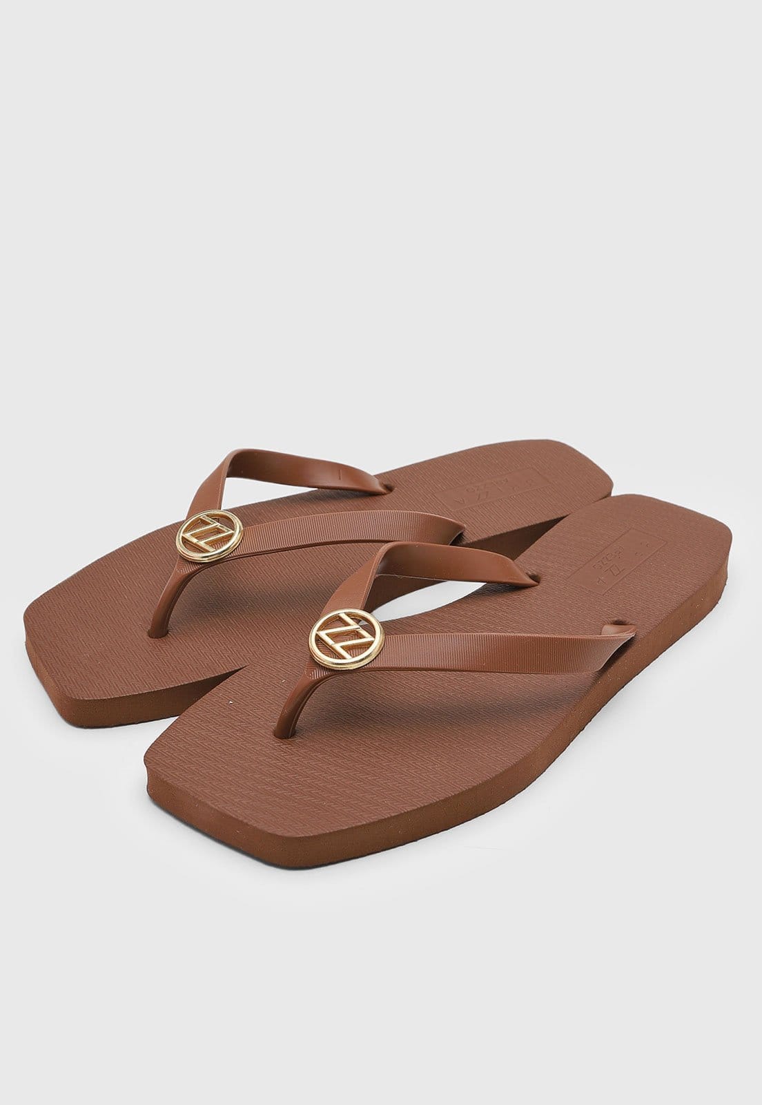 Vista 2 Chinelo Dedo Feminino Brizza Arezzo Ponta Quadrada Brizza Arezzo bege