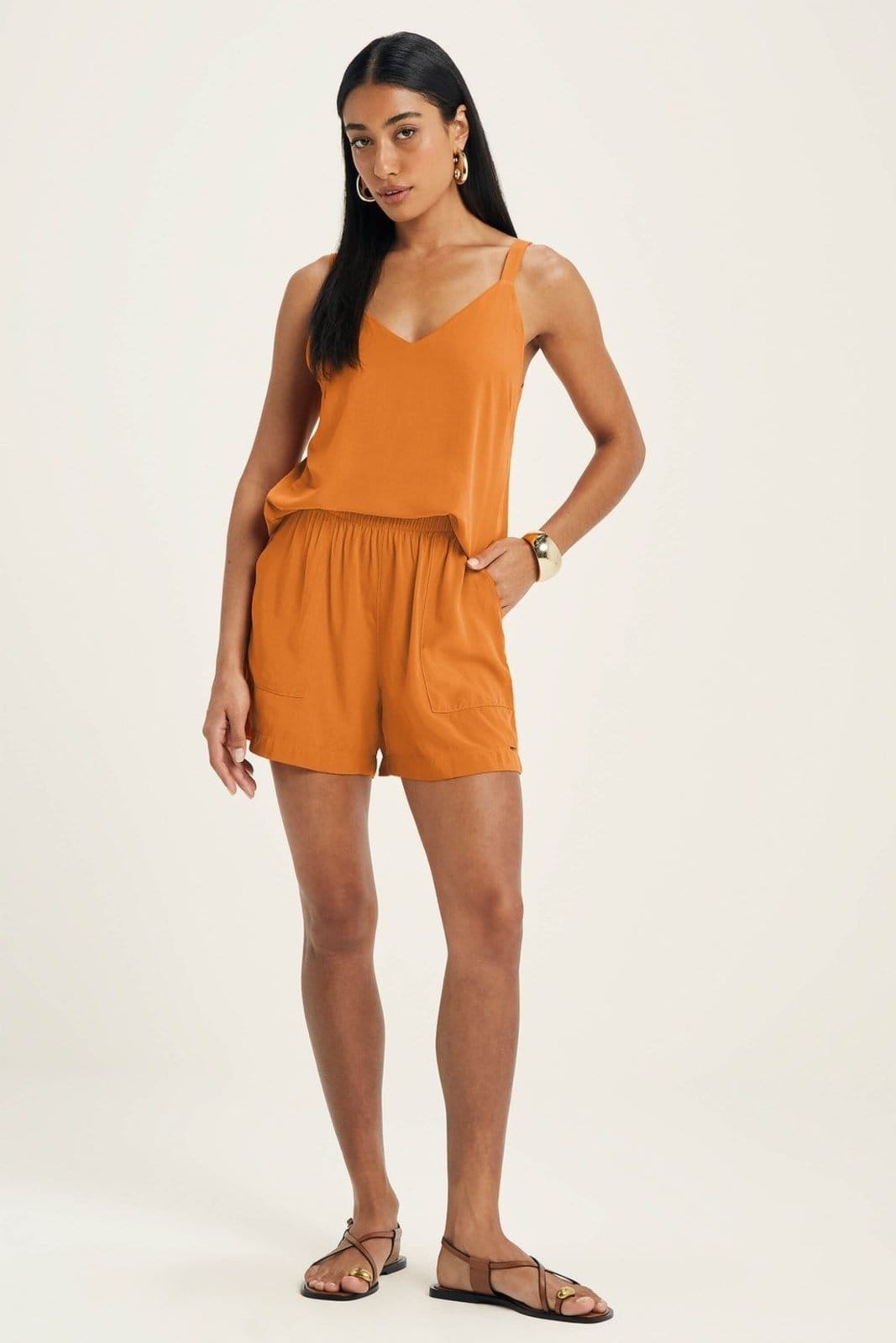 Vista 2 Short Feminino Tecido Viscose Com Bolsos Marialícia Marialícia laranja