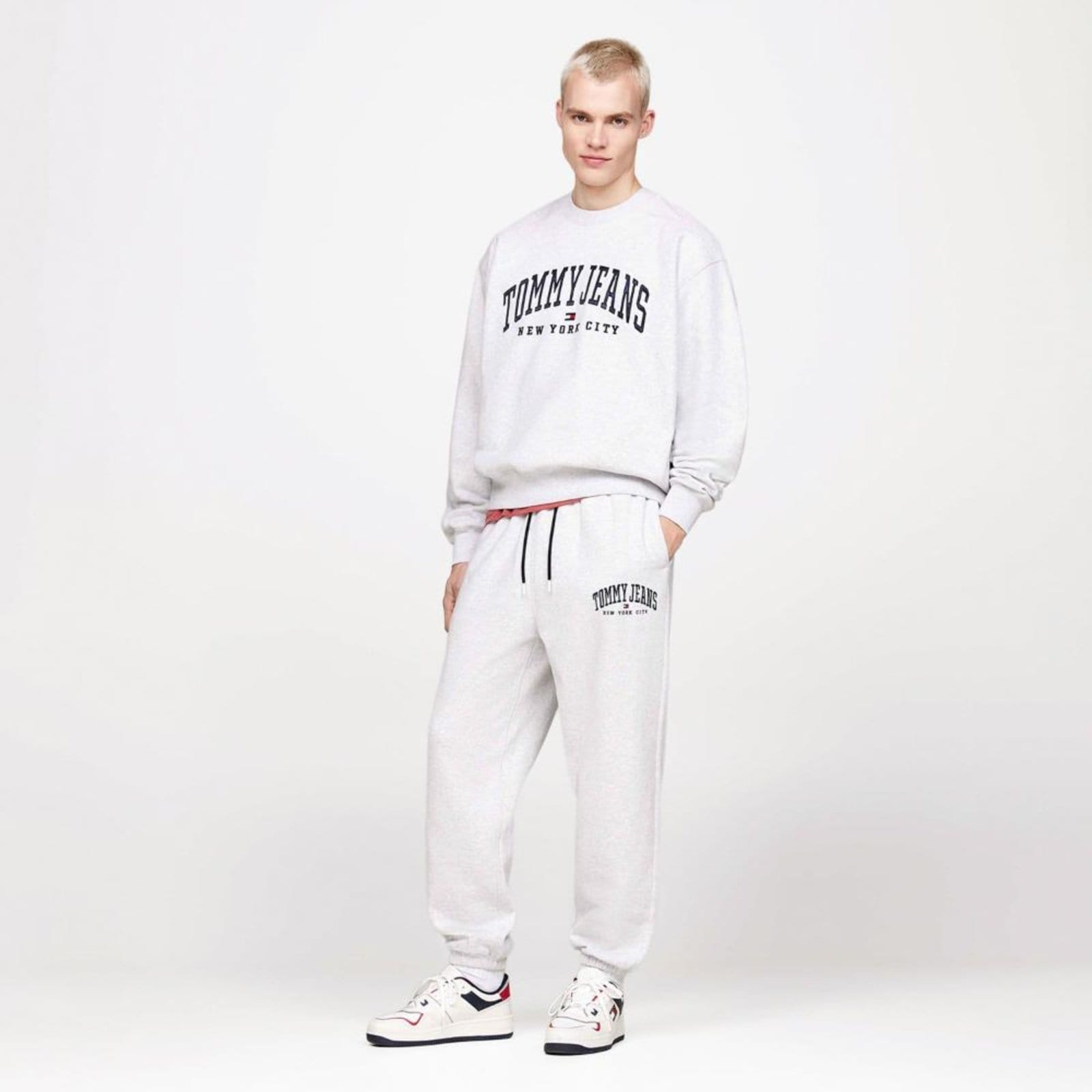 Vista 2 Moletom Relaxed New York Tommy Jeans - G Tommy Jeans cinza