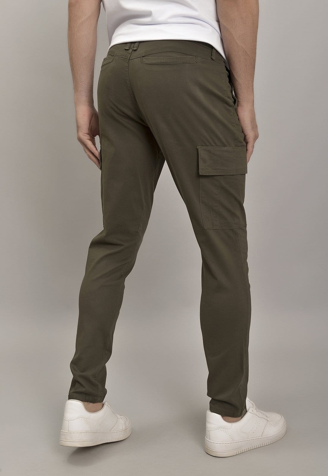 Vista 2 Calça Cargo Masculina Slim Fit com Passante e Bolso-Faca Dialogo Jeans verde