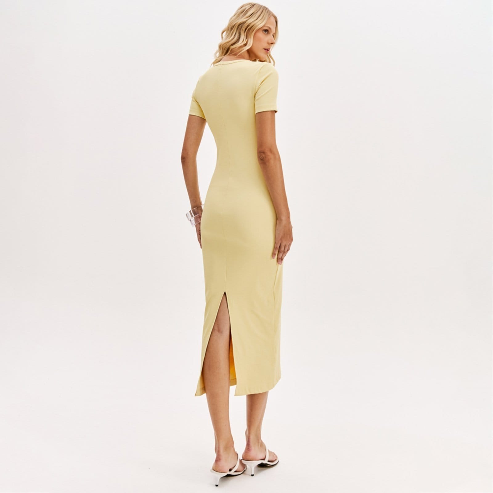 Vista 2 Vestido Super Mid Easy Lança Perfume Pr26 Feminino Easy Lança perfume vermelho