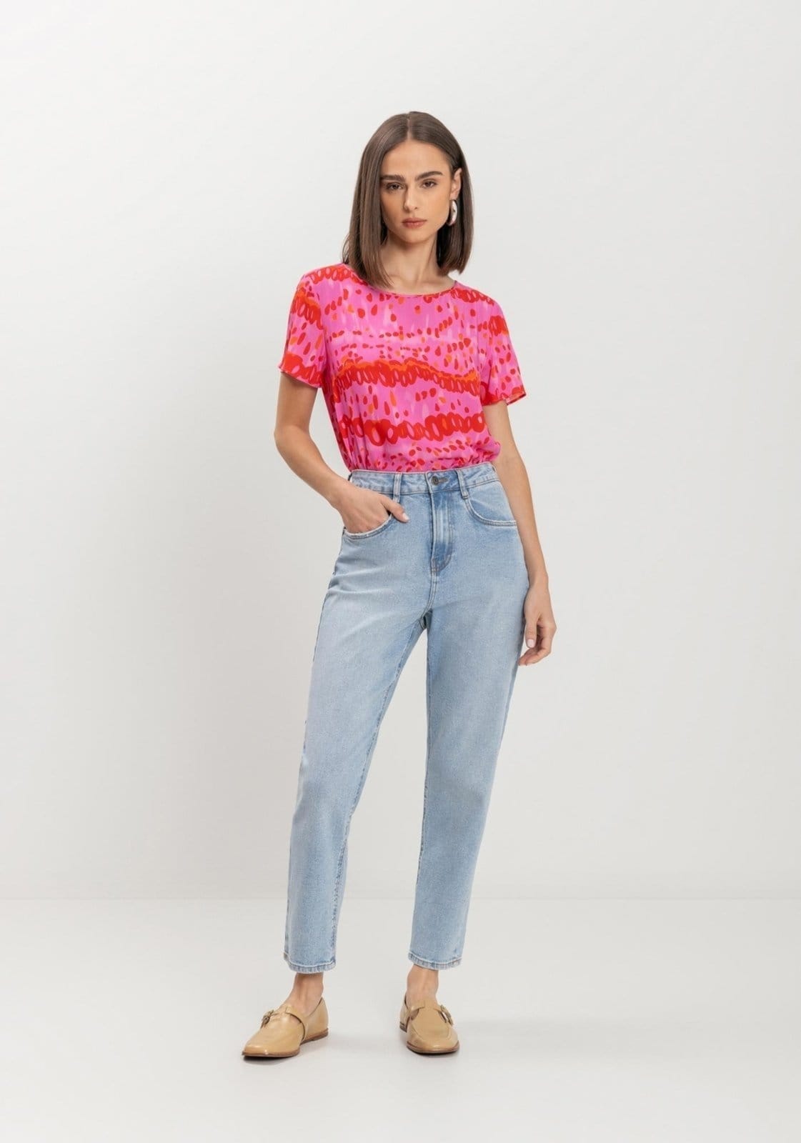 Calça Lez a Lez Mom Jeans Cropped Com Cintura Alta E Bolsos