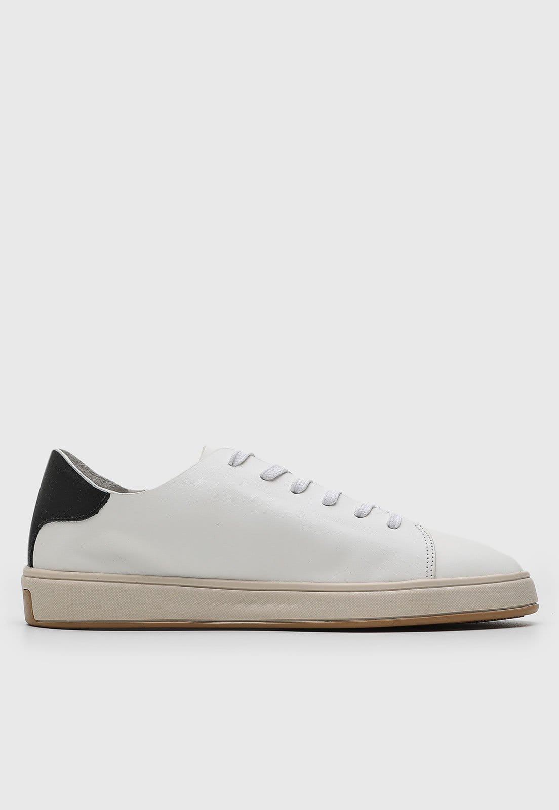 Vista 2 Tênis Feminino Capodarte Monograma e Preto Capodarte branco