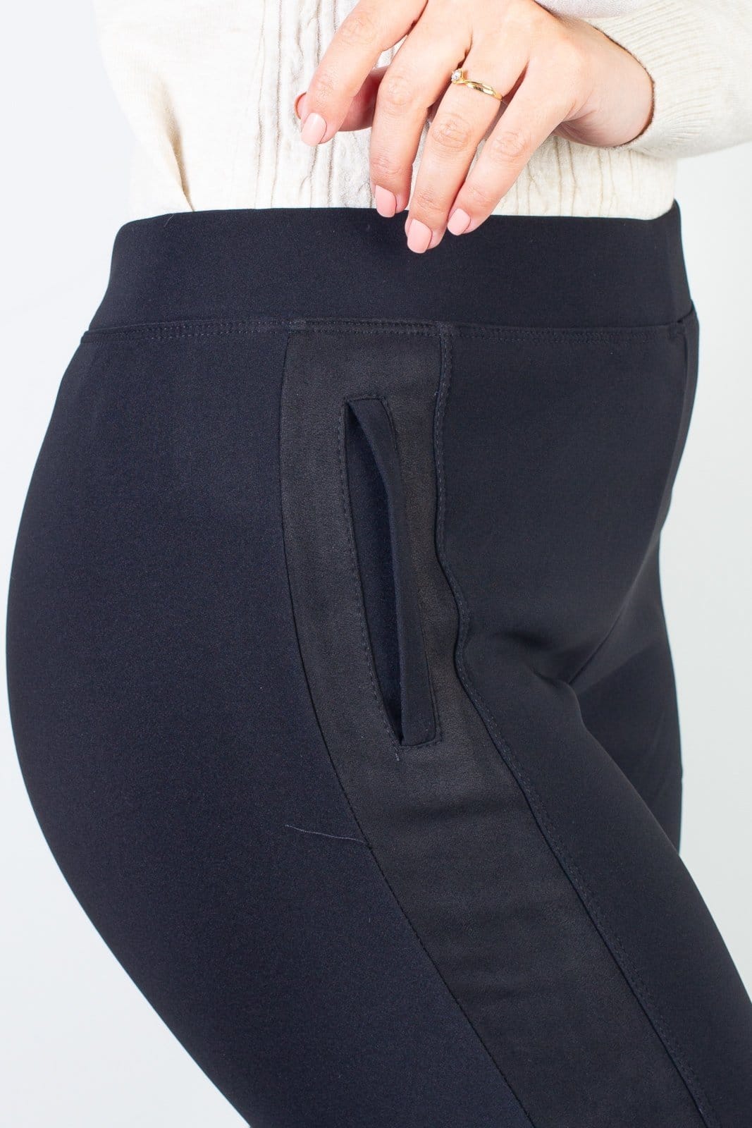 Vista 2 Calça feminina térmica com detalhe lateral 80478 Enluaze preto