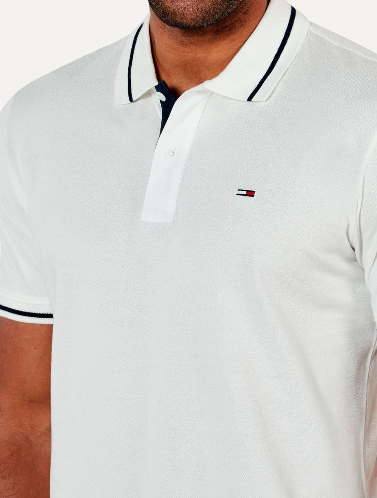 Vista 2 Polo Tommy Jeans Masculina Piquet Regular Tipped Branca Tommy Jeans branco