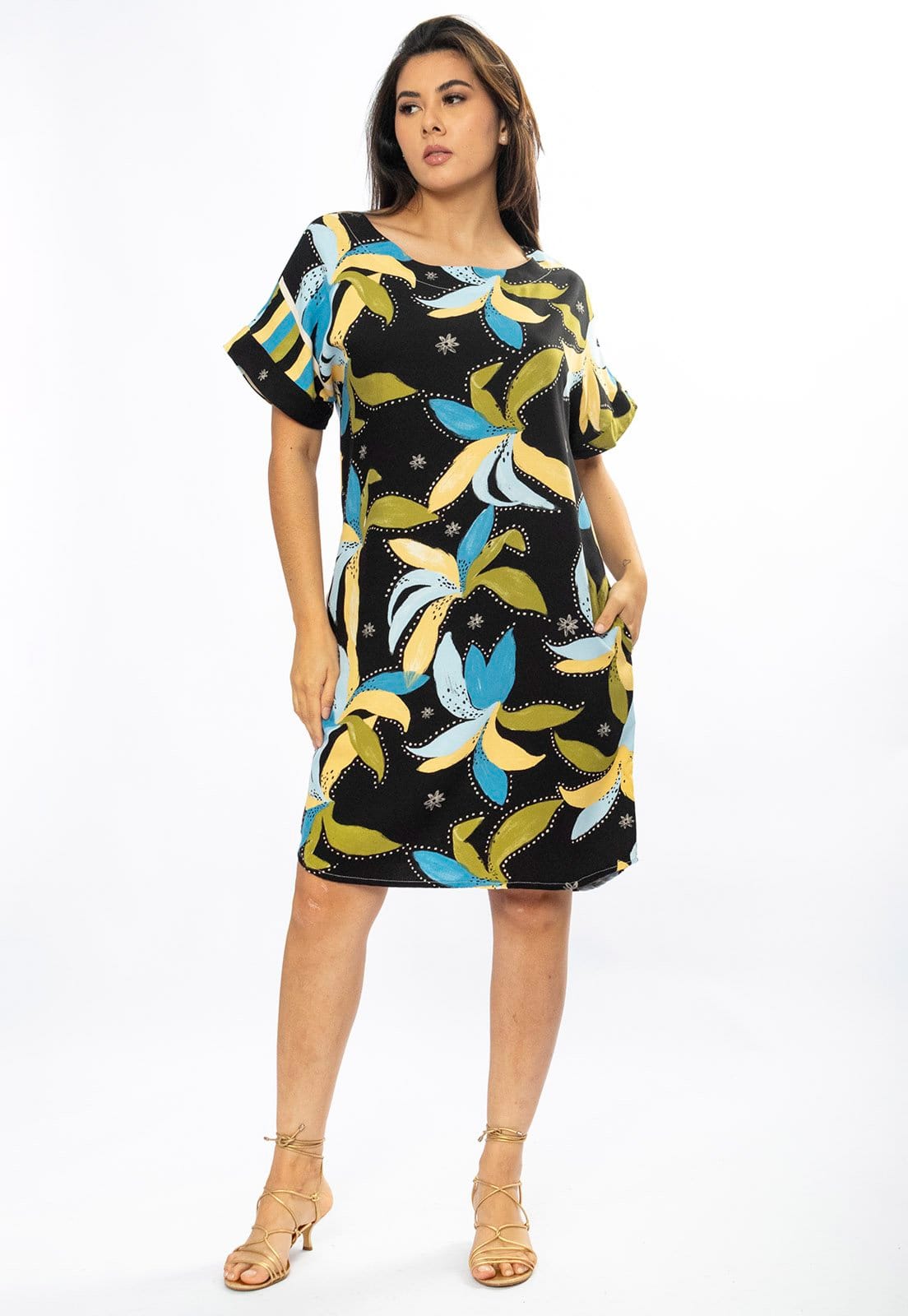 Vista 2 Vestido Curto Cabanafree Viscose com Bolso Estampa Jardim Noturno Cabanafree amarelo/azul/estampado/verde