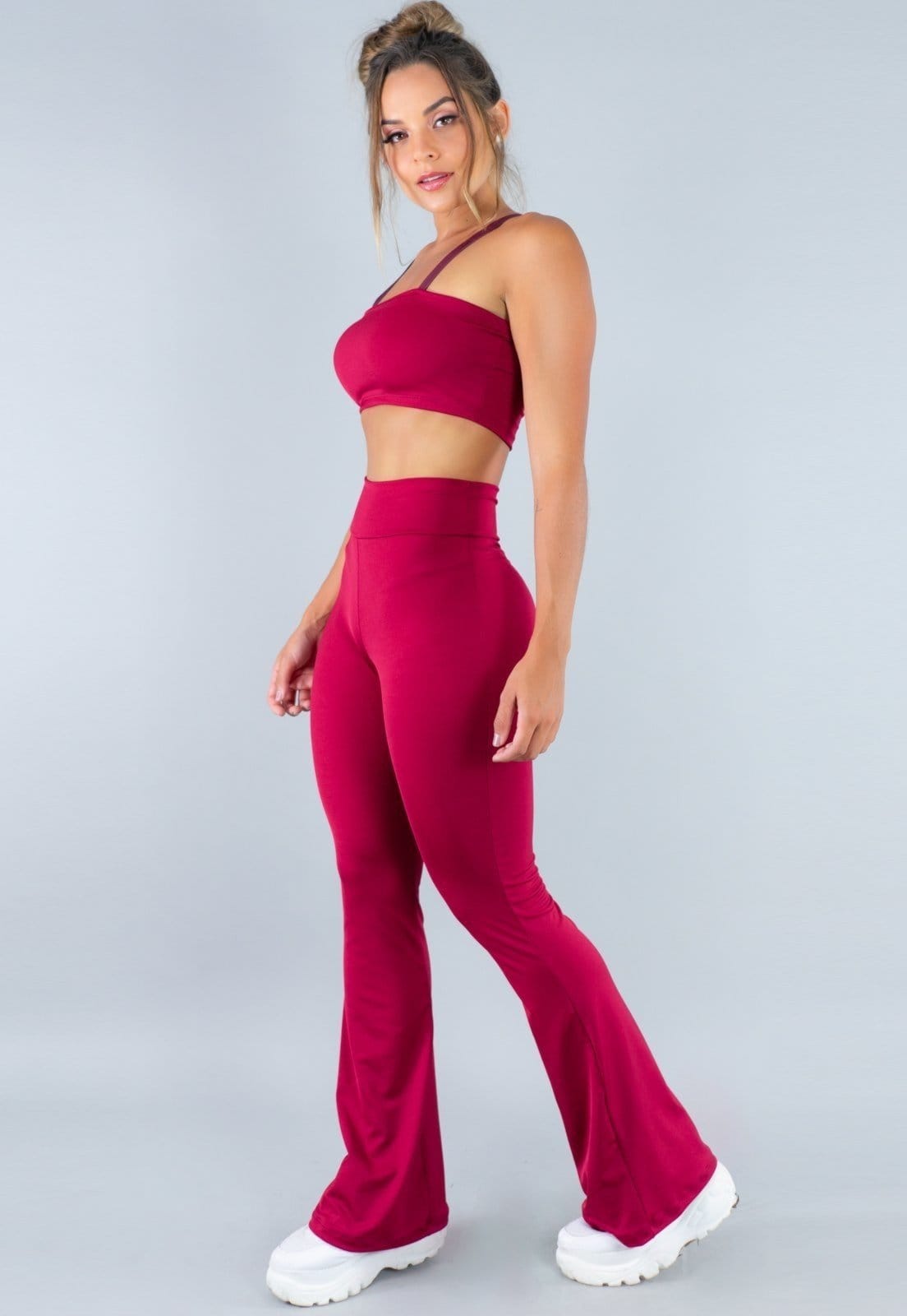 Vista 2 Conjunto MVB Modas Calça Flare Feminina e Top Faixa com Alça Suplex Liso Mvb Modas vinho
