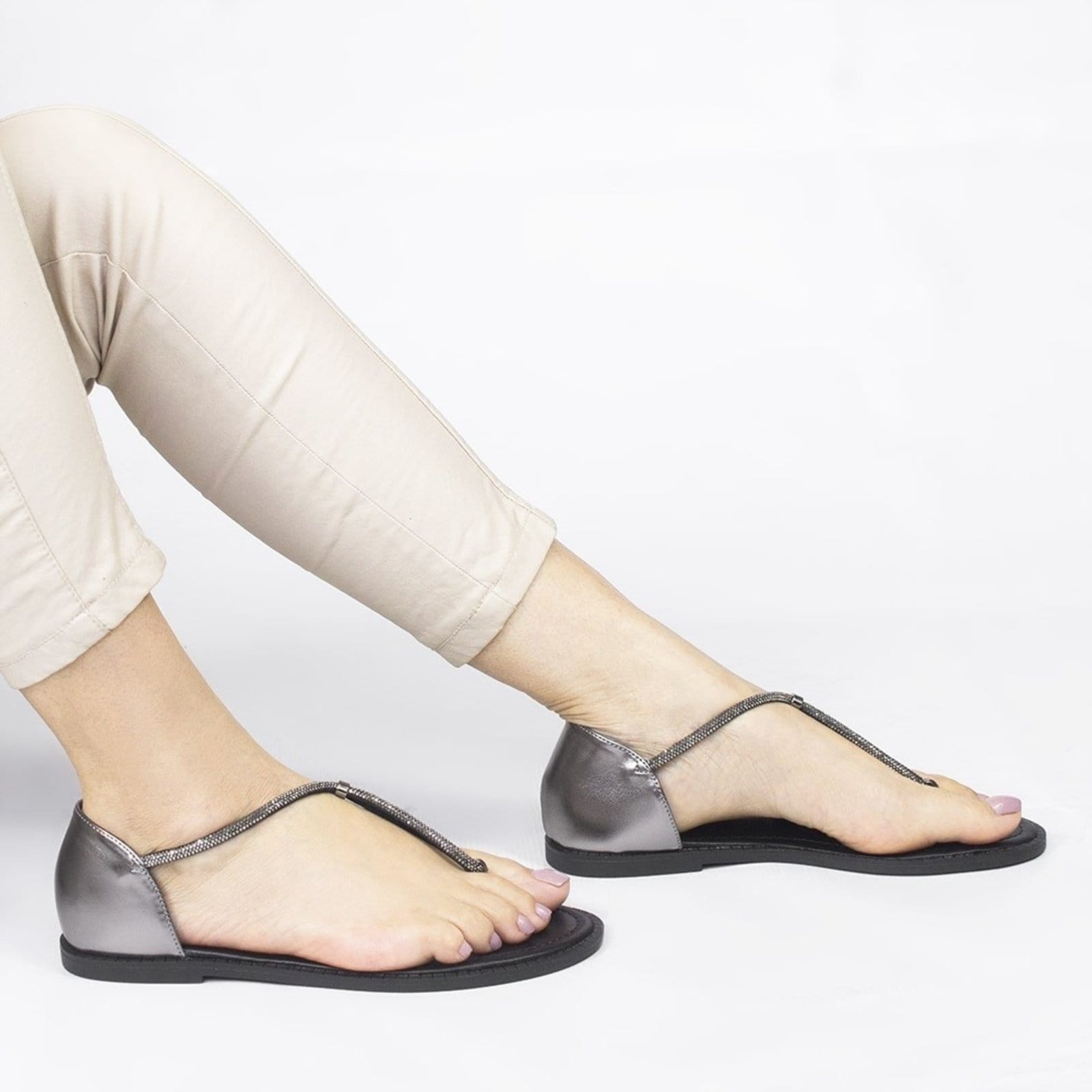 Vista 2 Rasteira fechada Zatta Brilho Lady Chumbo ZATTA cinza