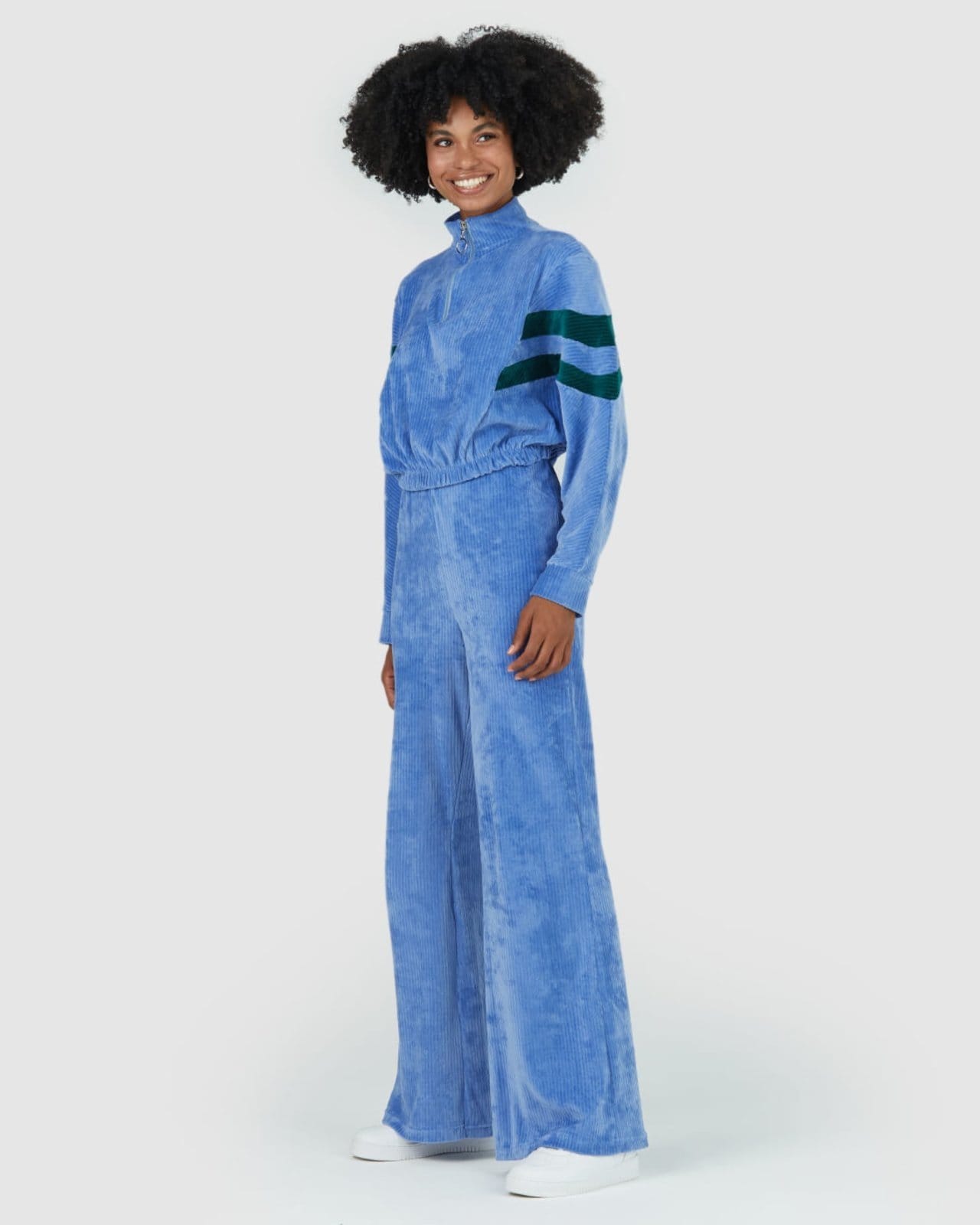 Vista 2 Calça Wide Leg Feminina Em Plush Canelado Malwee azul