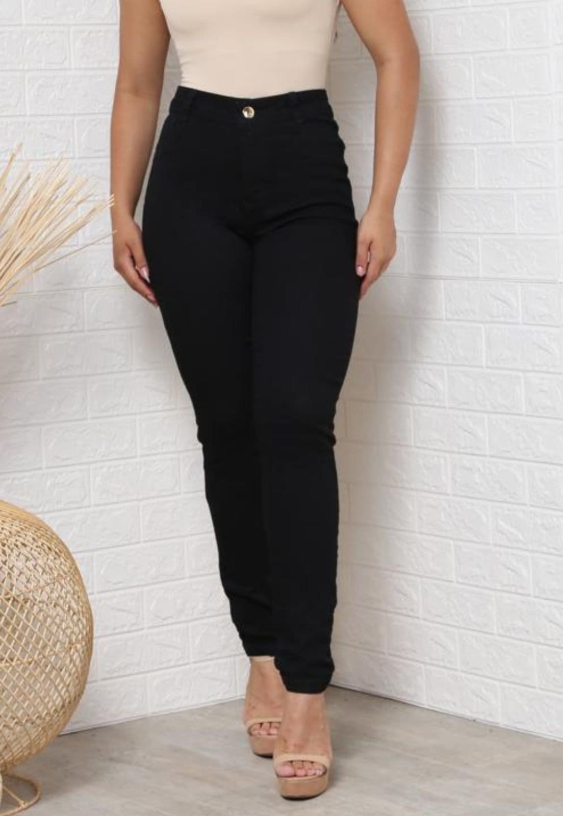 Calça Feminina jeans Skinny Cintura Alta com Elastano Preta. INSIDE JEANS