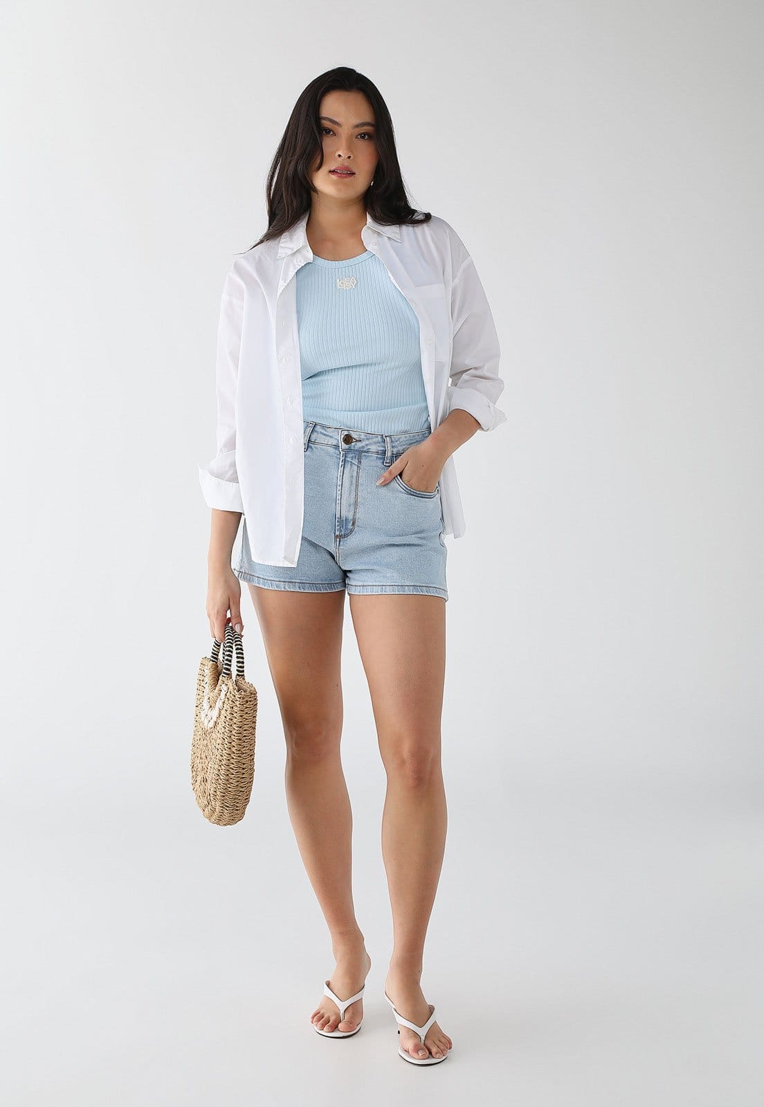 Vista 2 Short Jeans Feminino Lança Perfume Confort High Claro Lança Perfume azul