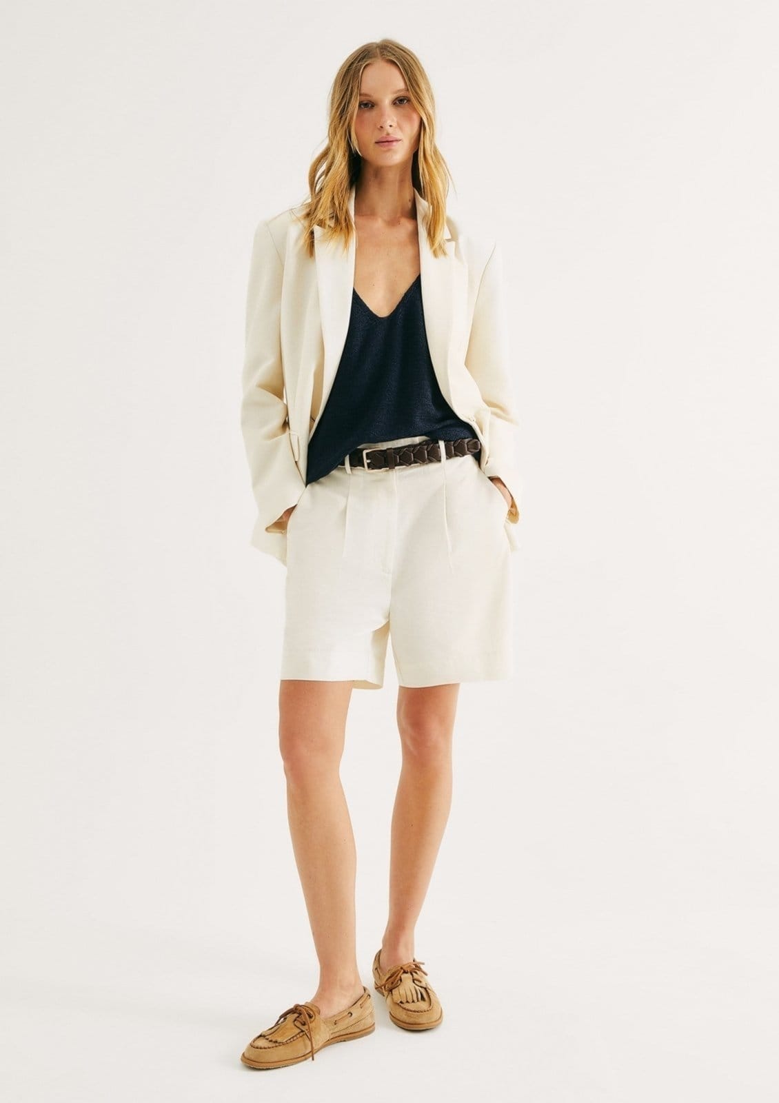 Bermuda Feminina Em Alfaiataria Com Linho