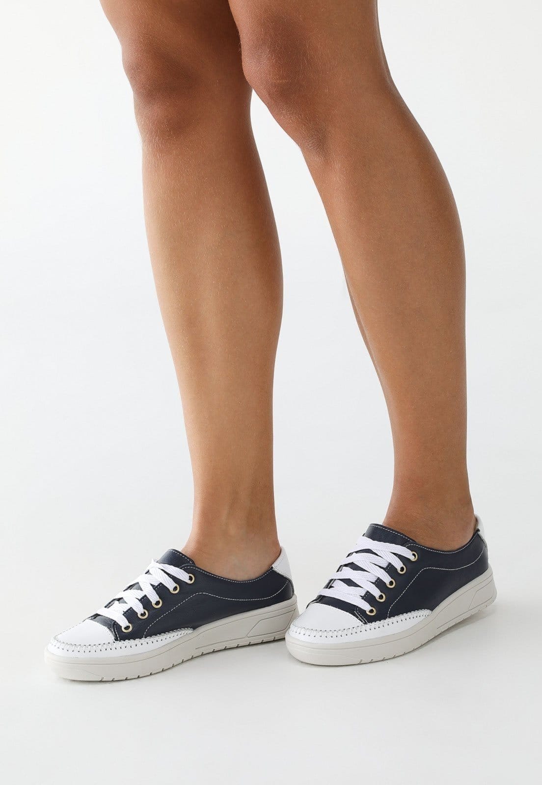 Vista 2 Tênis Casual Feminino Cadarço em Couro com Branco ROMEU E JULIETA SHOES azul marinho