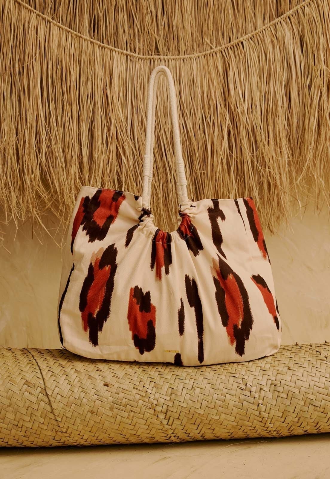 Vista 2 Bolsa com Alça em Corda Estampada Chimu Off CaCay off-white