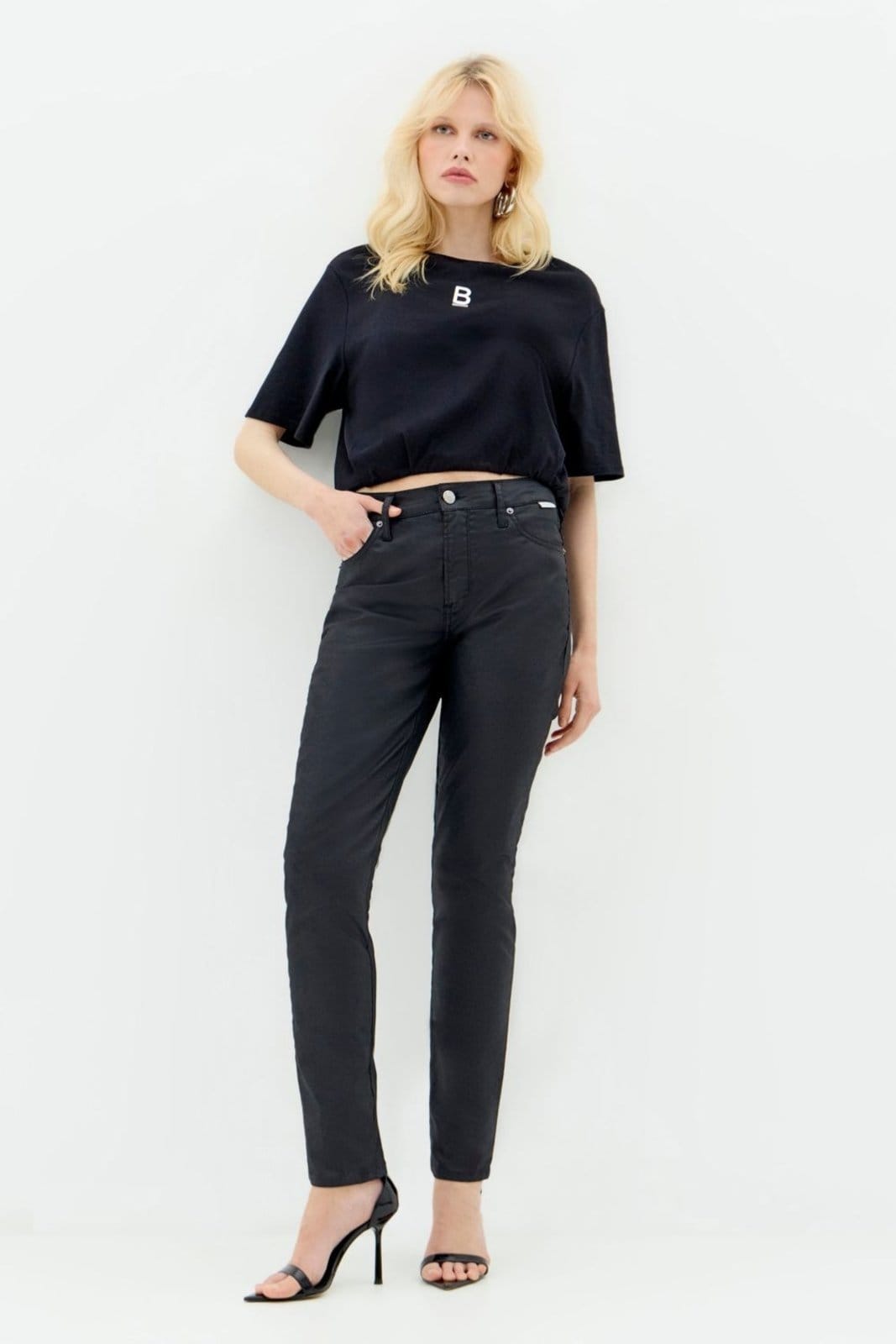 Calça Jeans Skinny Resinada Feminina