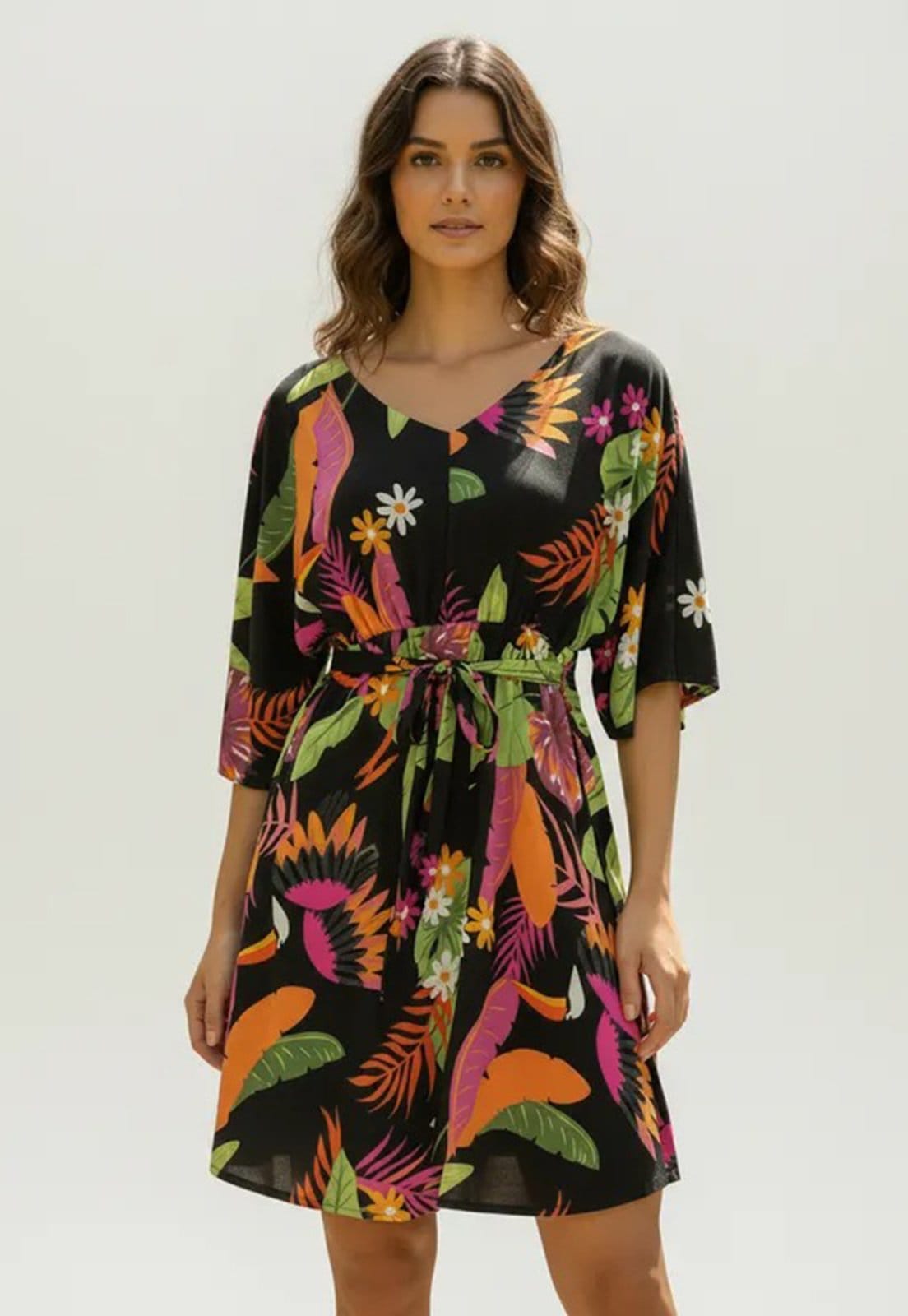 Vestido CabanaFree Curto Caaxixá Viscose com Cordão na Cintura Estampa Noite Botânica