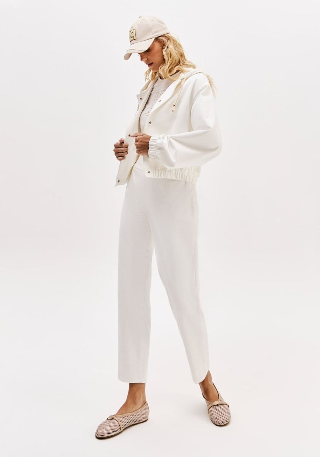 Calça Carrot Cintura Alta Bolsos