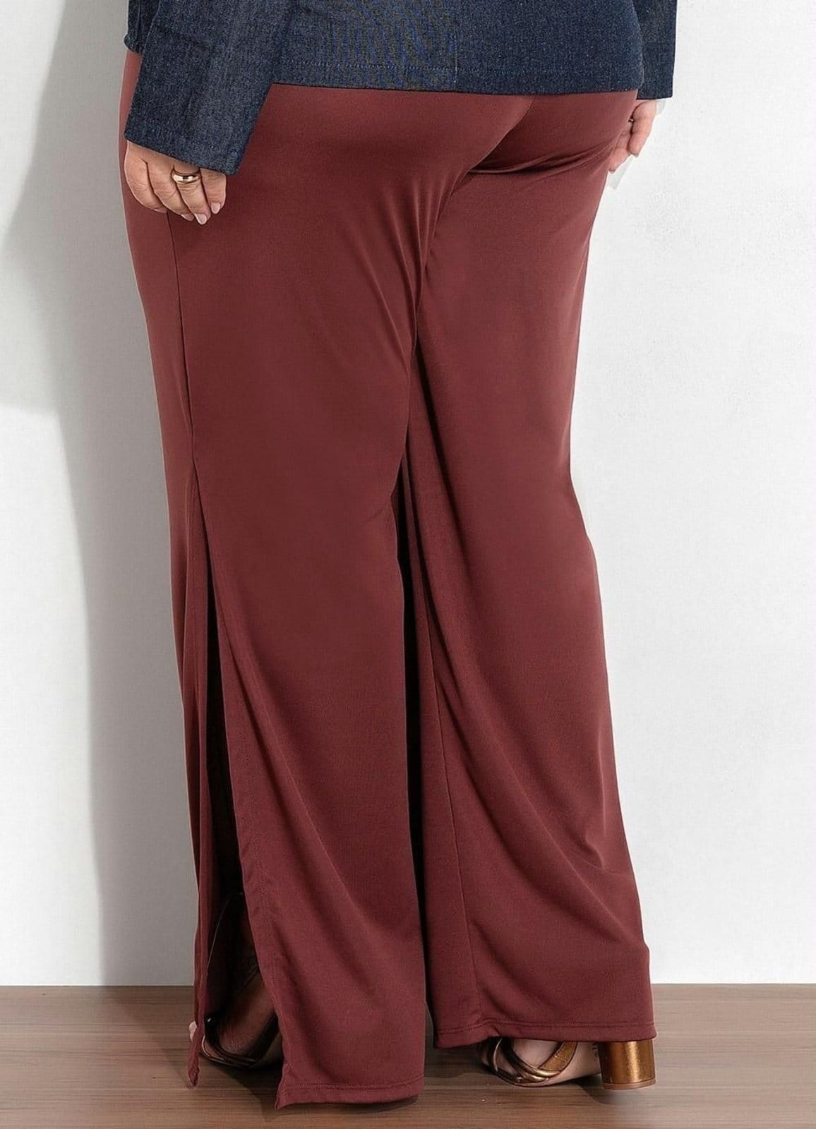Vista 2 Calça Com Fendas Laterais Plus Size Marguerite marrom