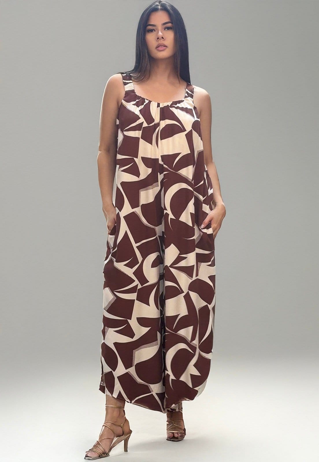 Macacão Amazonia Vital Saruel Viscose Alça com Elástico Estampa Raízes Marrom