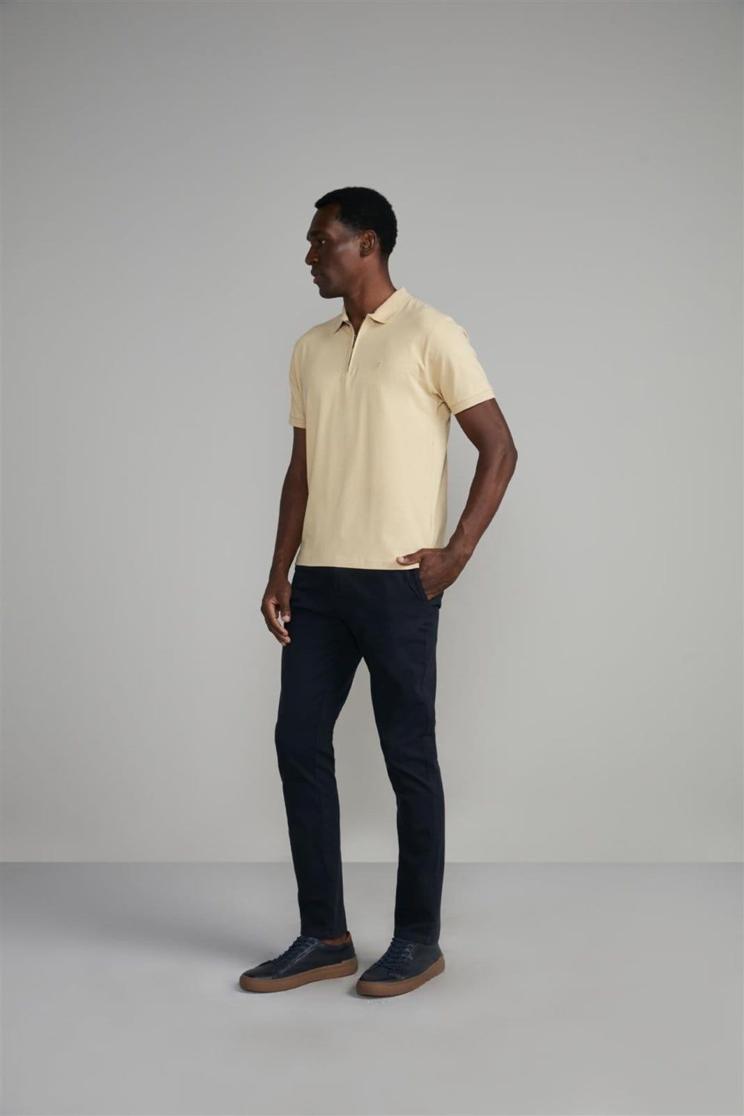Vista 2 HIGHSTIL Polo Manga Curta com Zíper Comfort Básica Banana HIGHSTIL amarelo