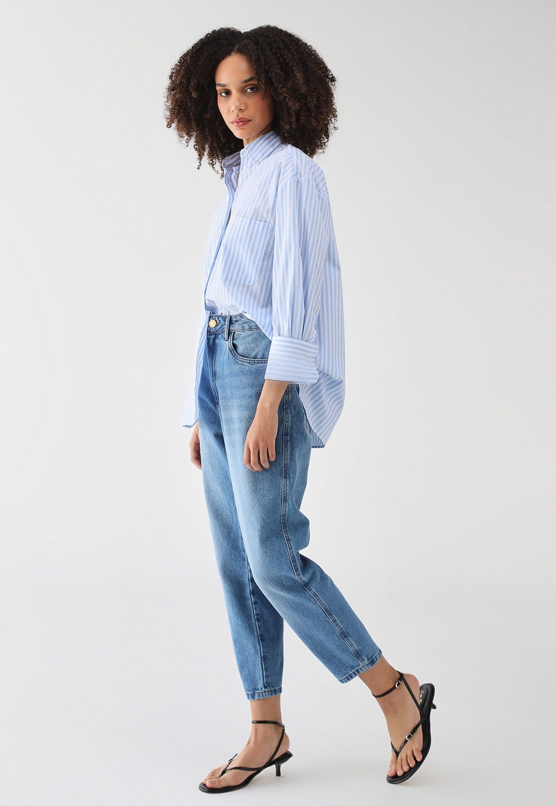 Vista 2 Calça Jeans Lança Perfume Mom Luna Lança Perfume azul