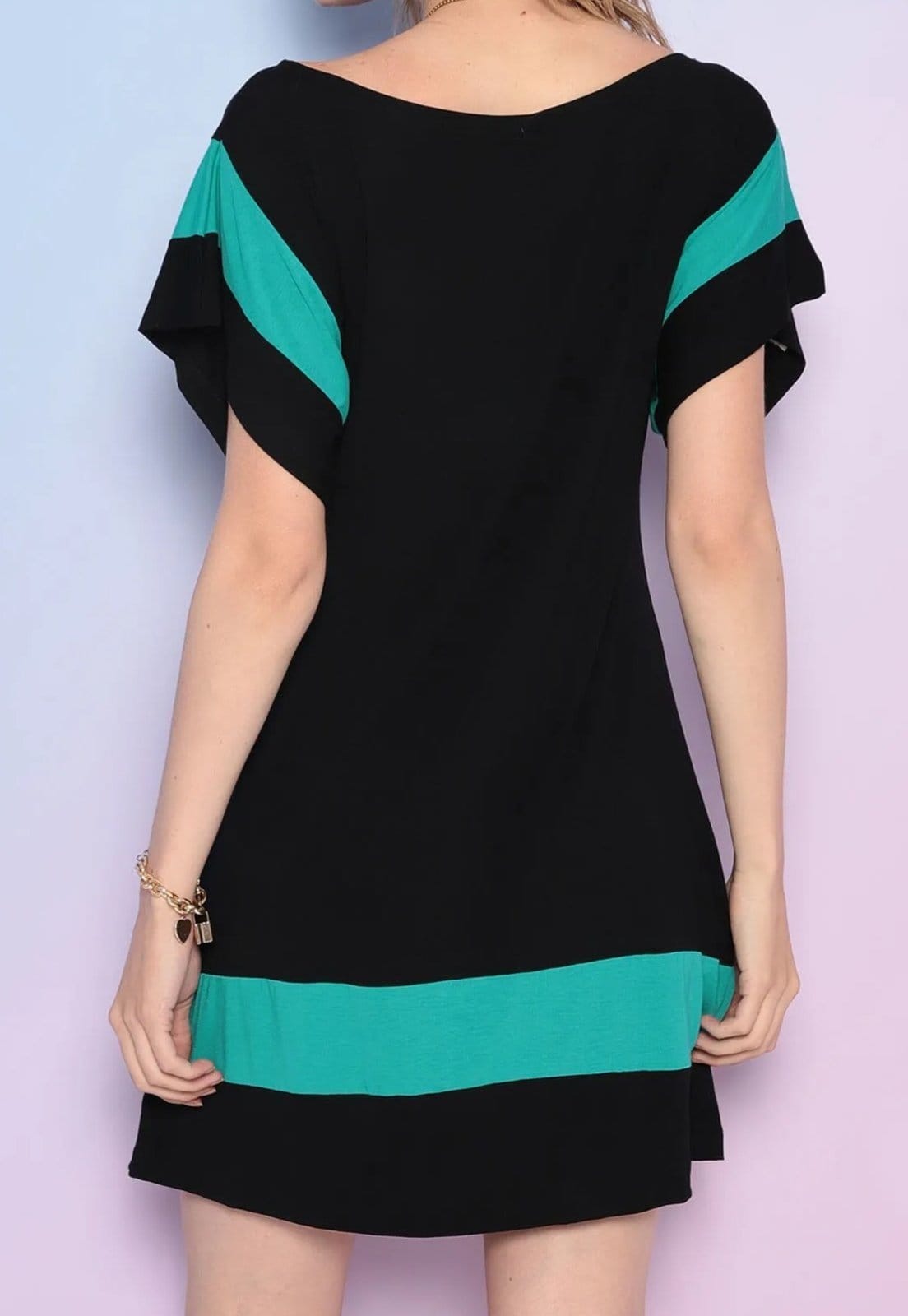 Vista 2 Vestido Maria Paes Curto Preto e Maria Paes verde