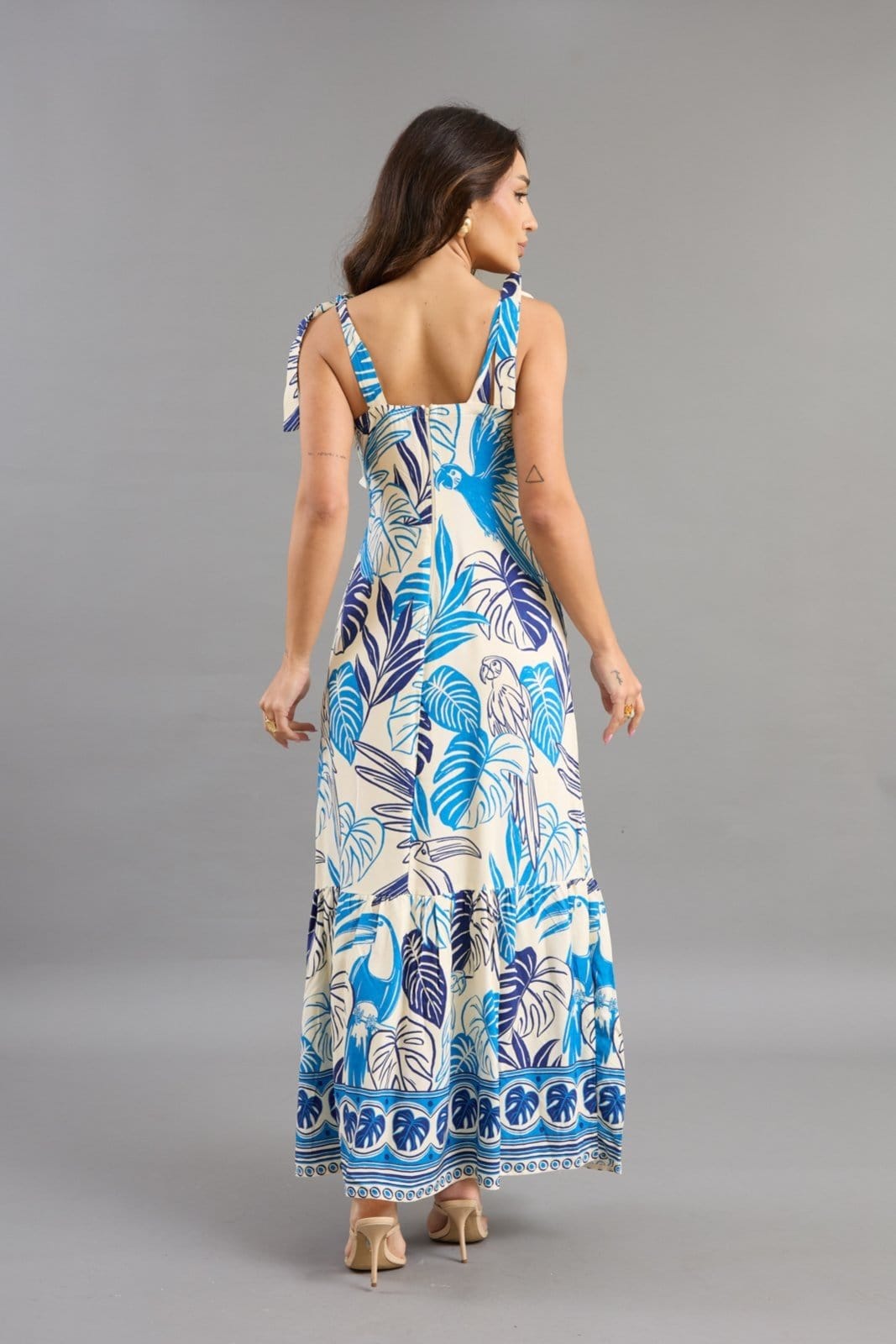 Vista 2 Vestido Longo Estampado Tropical com Alças Amarração Lemier Collection LEMIER azul
