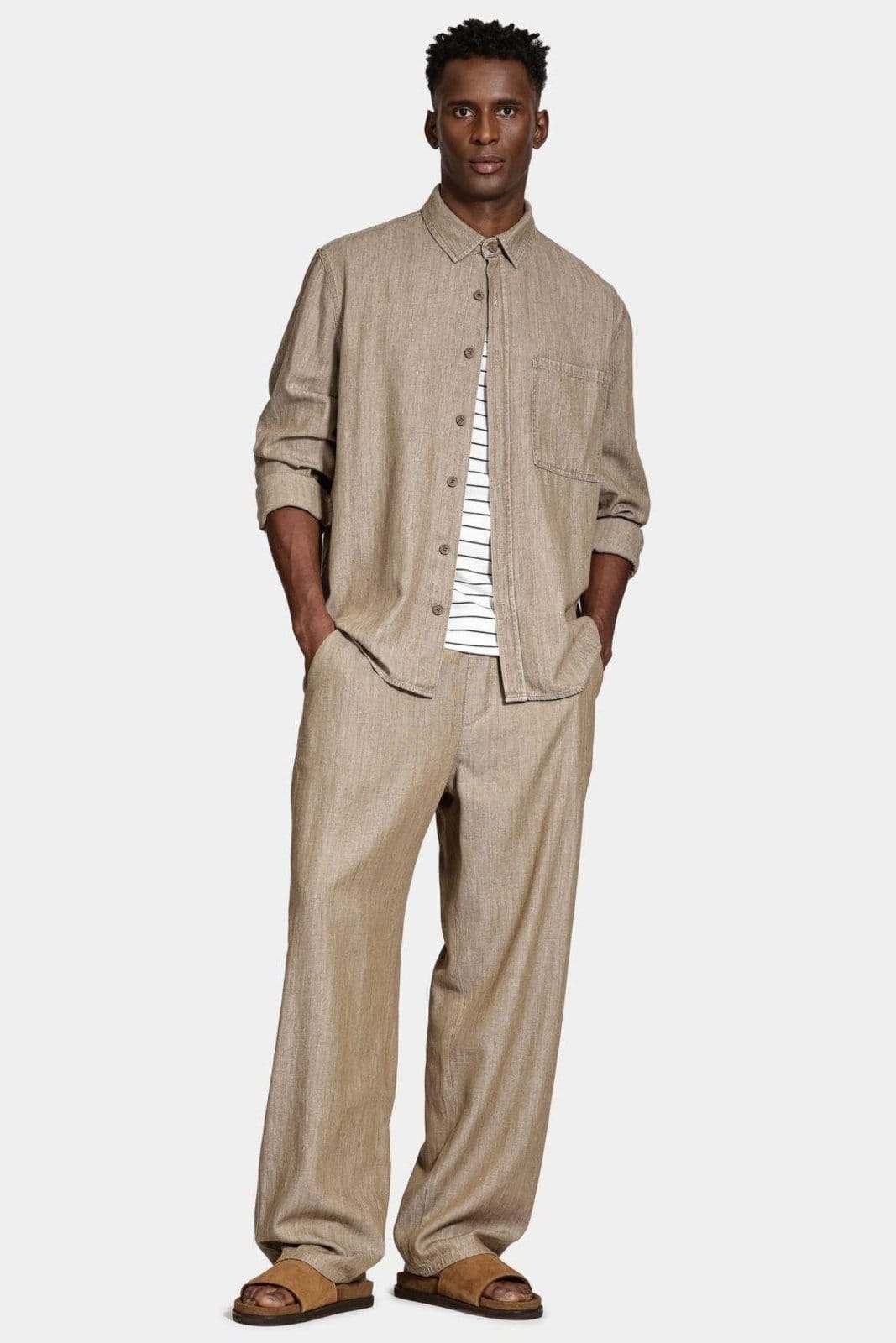 Vista 2 Camisa Aramis Overshirt Jeans Linen Bolso Caqui Escuro Aramis bege caqui