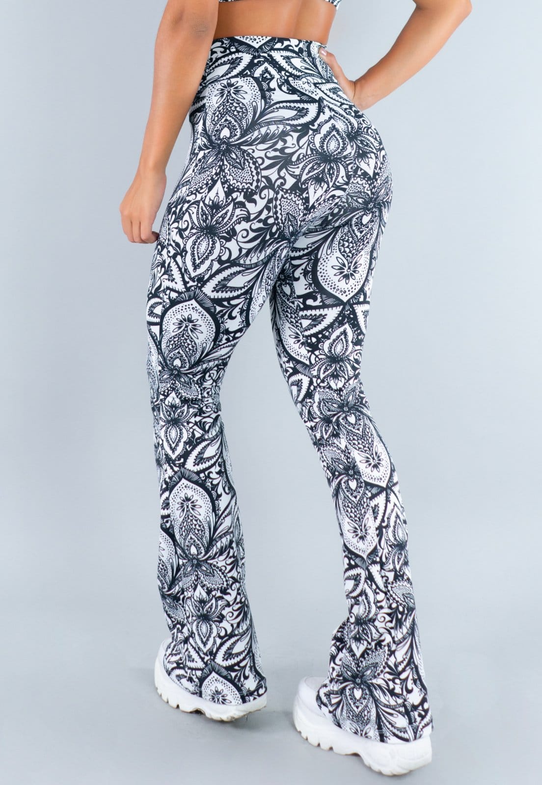 Vista 2 Calça MVB Modas Feminina Flare Pantalona Suplex Mandala Mvb Modas branco
