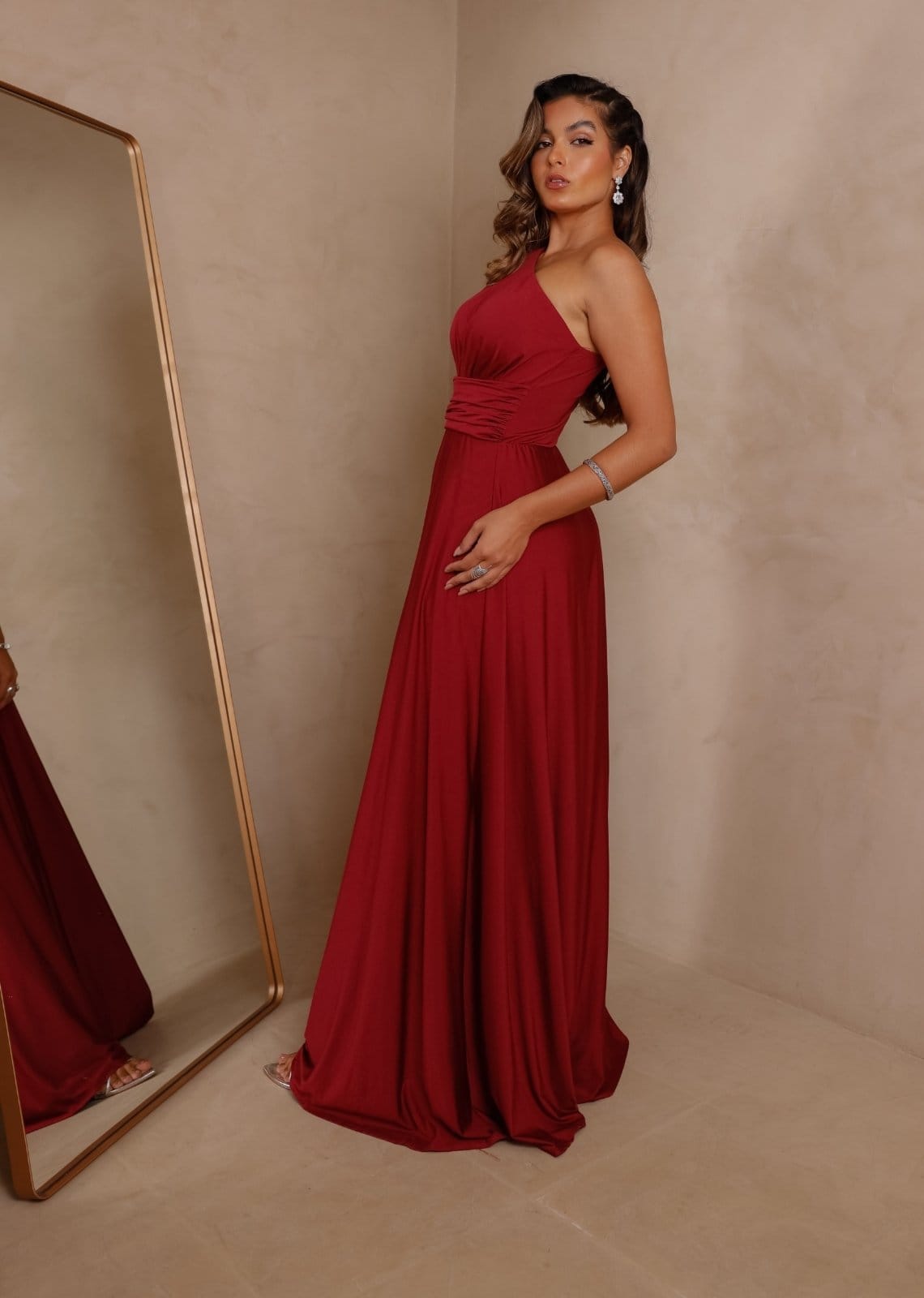 Vista 2 Vestido Longo de Festa um Ombro Fluity Inês Cia do Vestido bordô