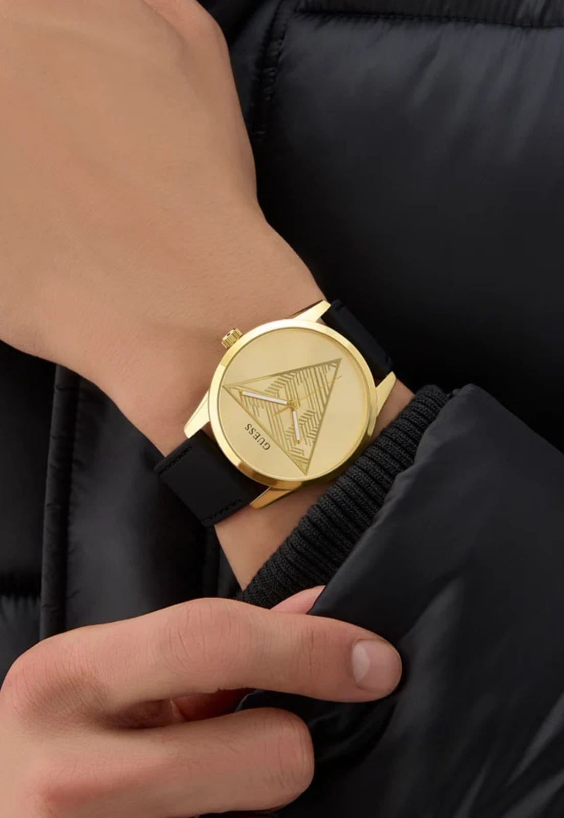 Vista 2 Relógio Guess Redondo Silicone Logo Guess dourado