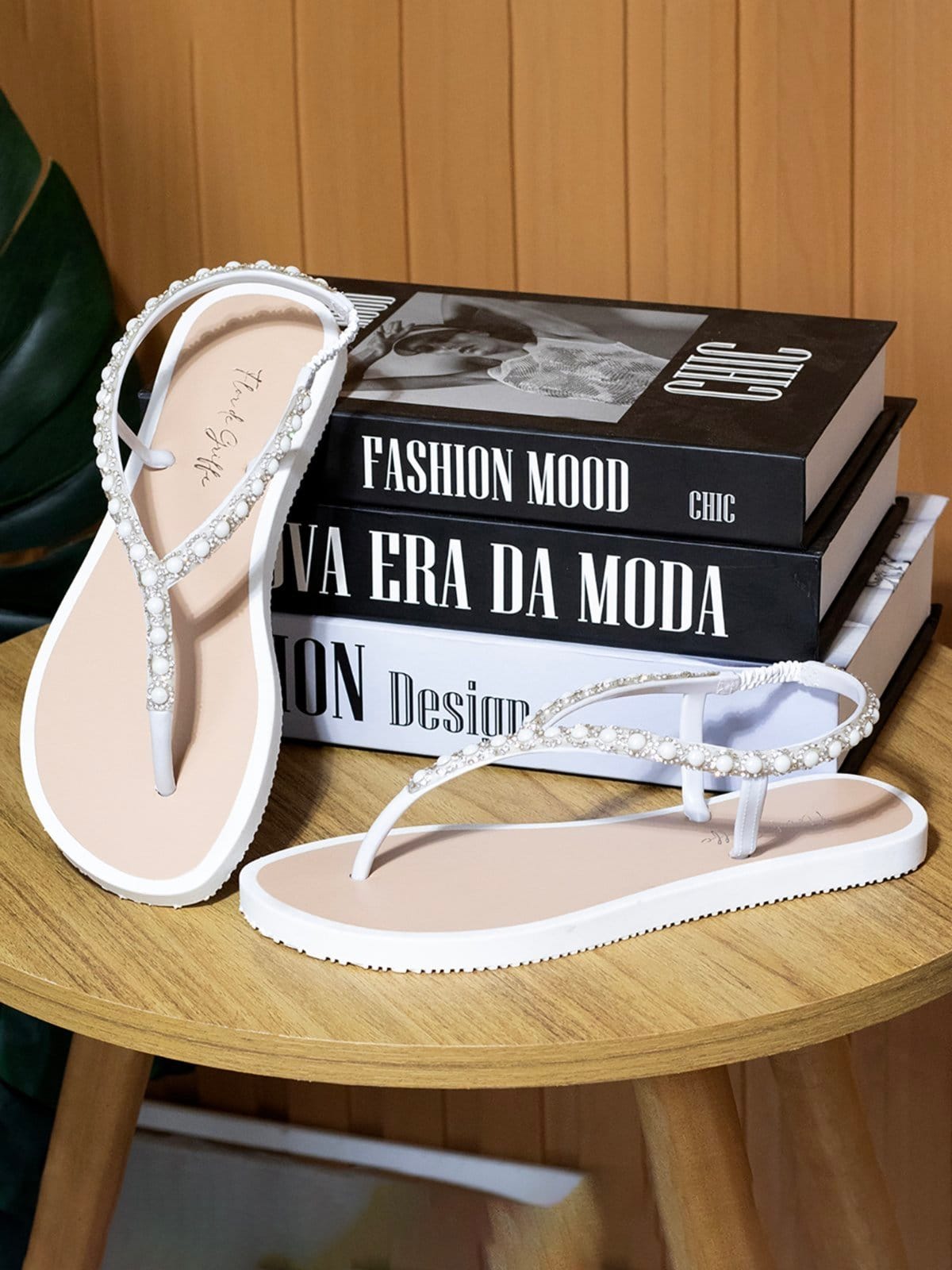 Vista 2 Chinelo De Dedo Flor De Griffe Off-White Feminino Pedras Casual Strass Papete Delicado Verão Dia a Dia Casual F G FLOR DE GRIFFE branco white