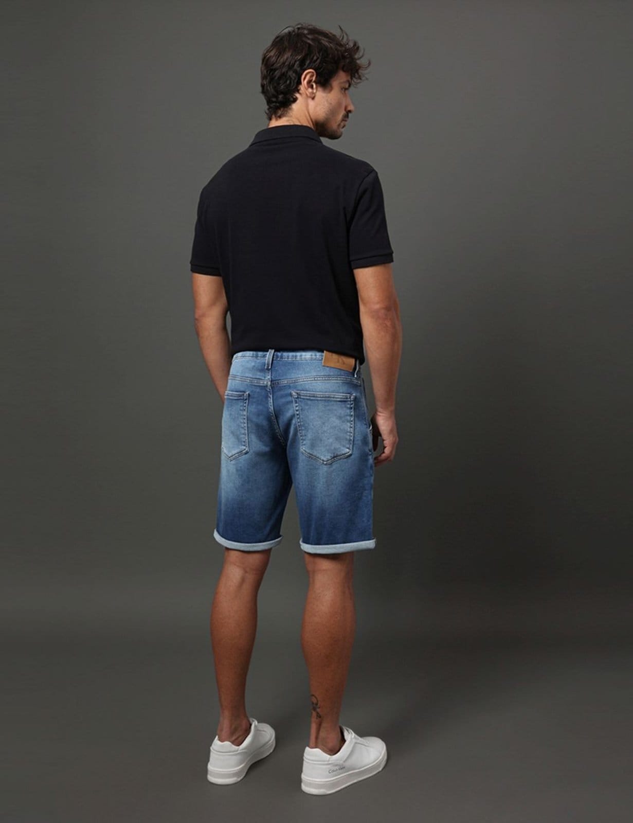 Vista 2 Bermuda Jeans Masculina Bolso-Faca Calvin Klein Jeans Médio Calvin Klein Jeans azul