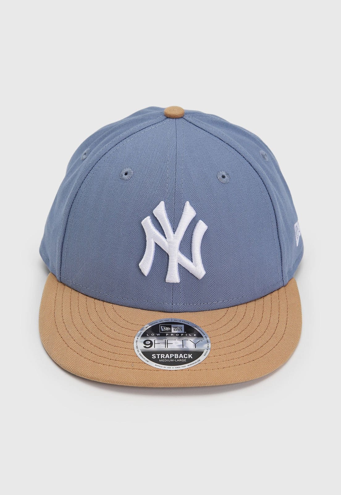 Boné Masculino New Era 9Fifty Low Profile New York Yankees Aba Reta e Bege