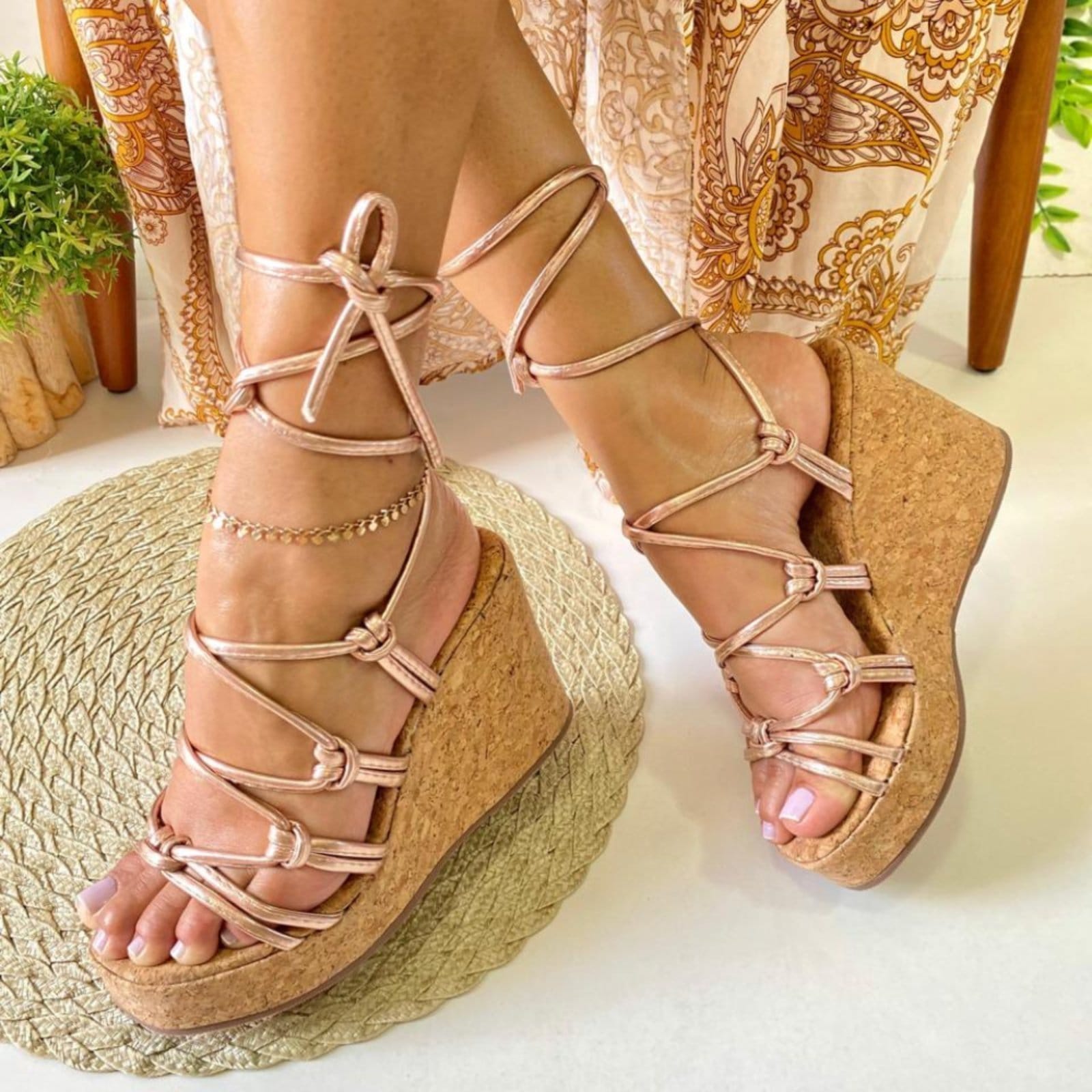 Vista 2 Sandália Delazari Plataforma Camel com detalhes Delazari café/caramelo/marrom