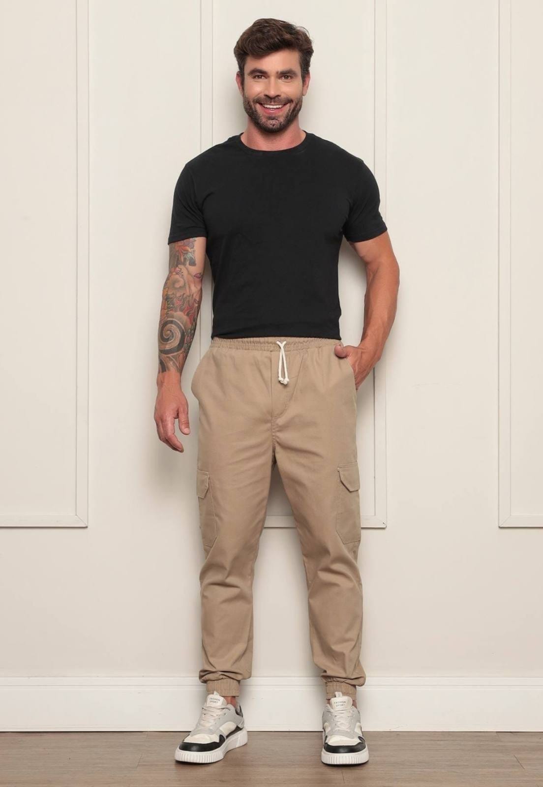 Vista 2 Calça Jogger Masculina Ethereal Jeans com Bolso Cargo Confortável Com Punho Caqui Escuro Ethereal Jeans cáqui caqui