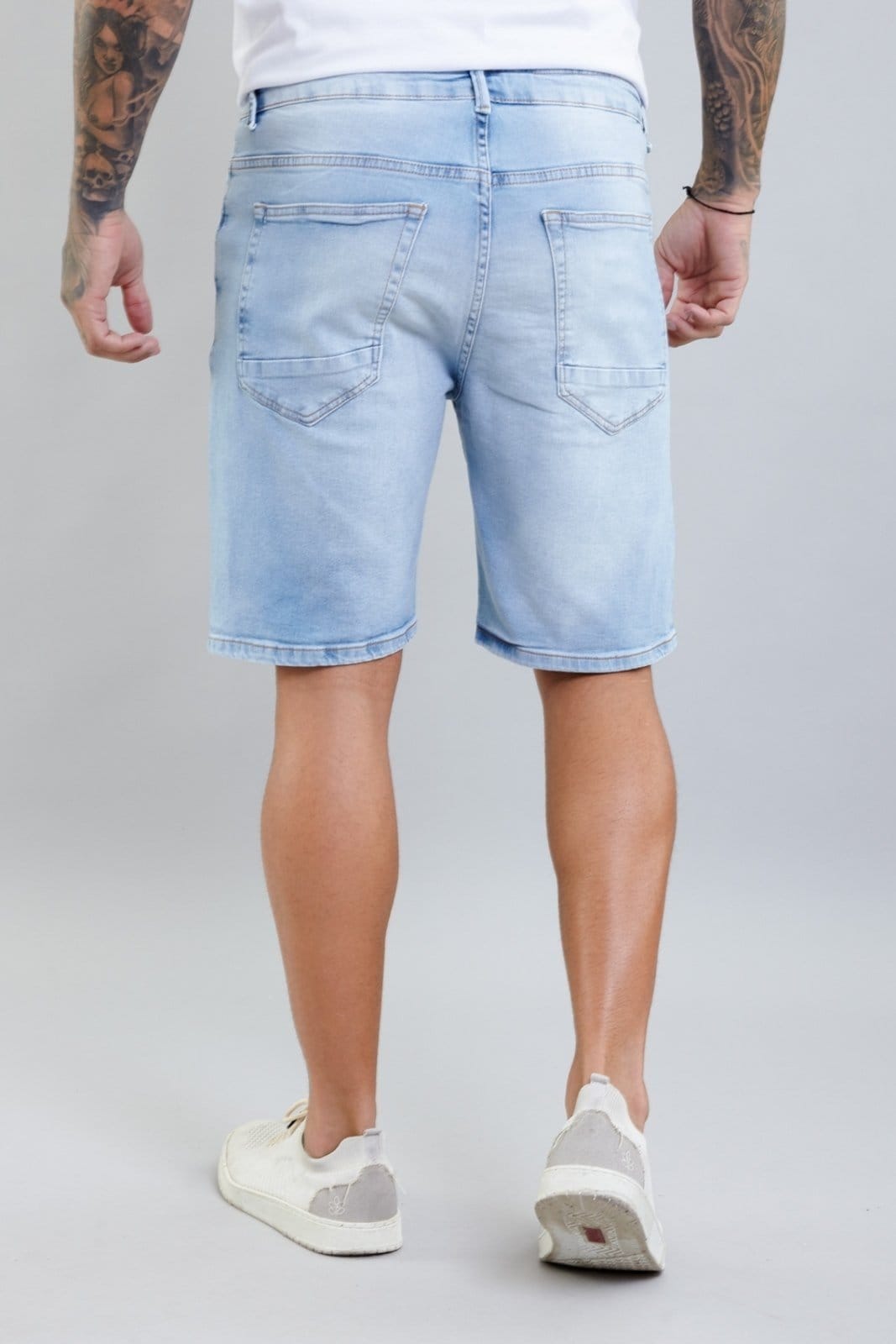 Vista 2 Bermuda Jeans Masculina Destroyed Slim com Cordão no Cós Dialogo Jeans azul