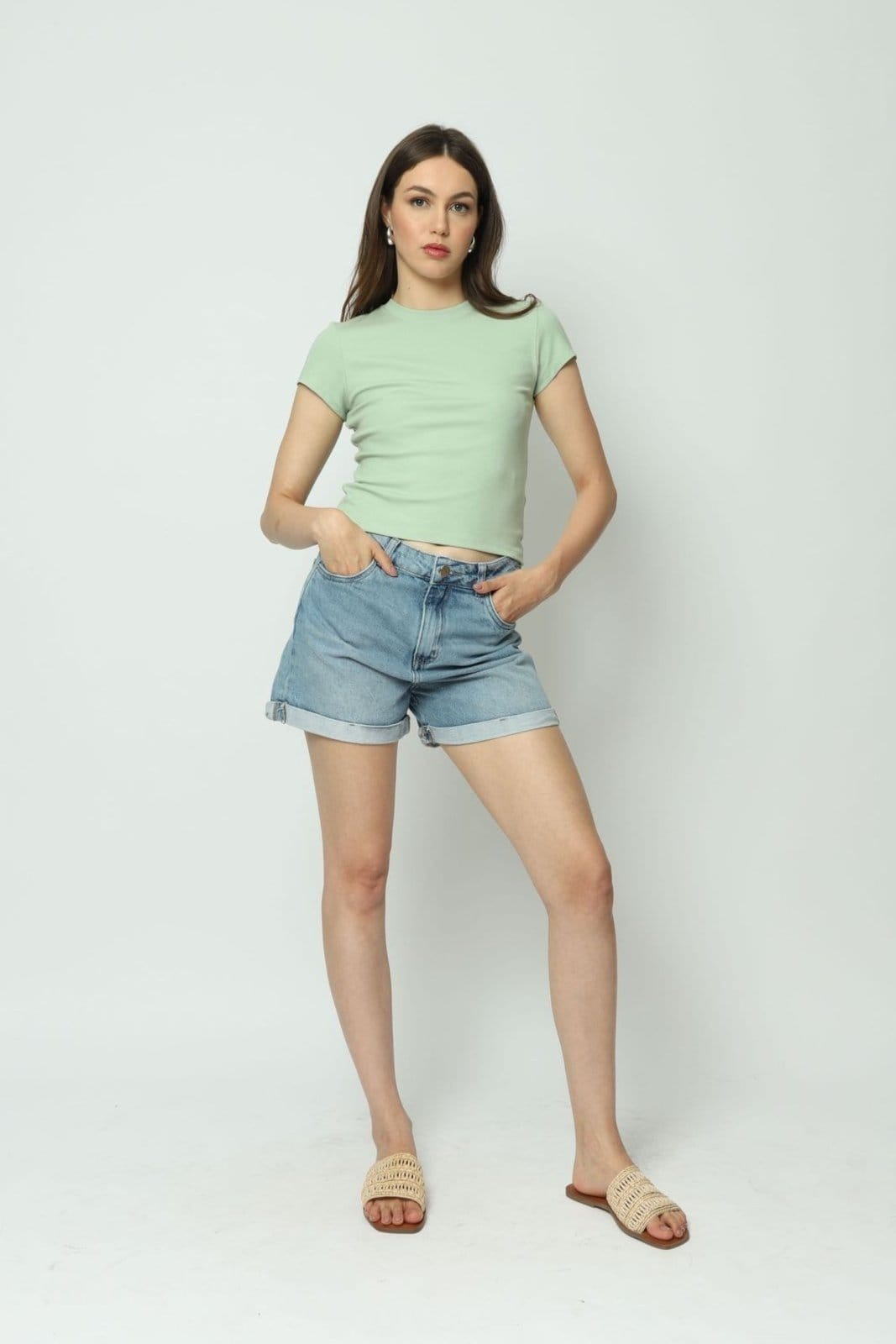 Vista 2 Shorts Jeans Mom Barra Virada 40 Gazzy azul