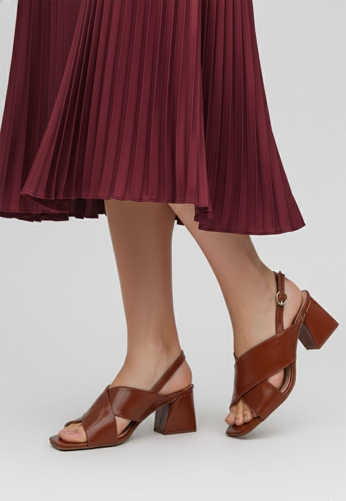 Vista 2 Sandália Salto Geométrico Feminina Atalia Shoes Madrid New Whisky Tiras Grossas Cruzadas Tendência 2026 Atalia Shoes marrom