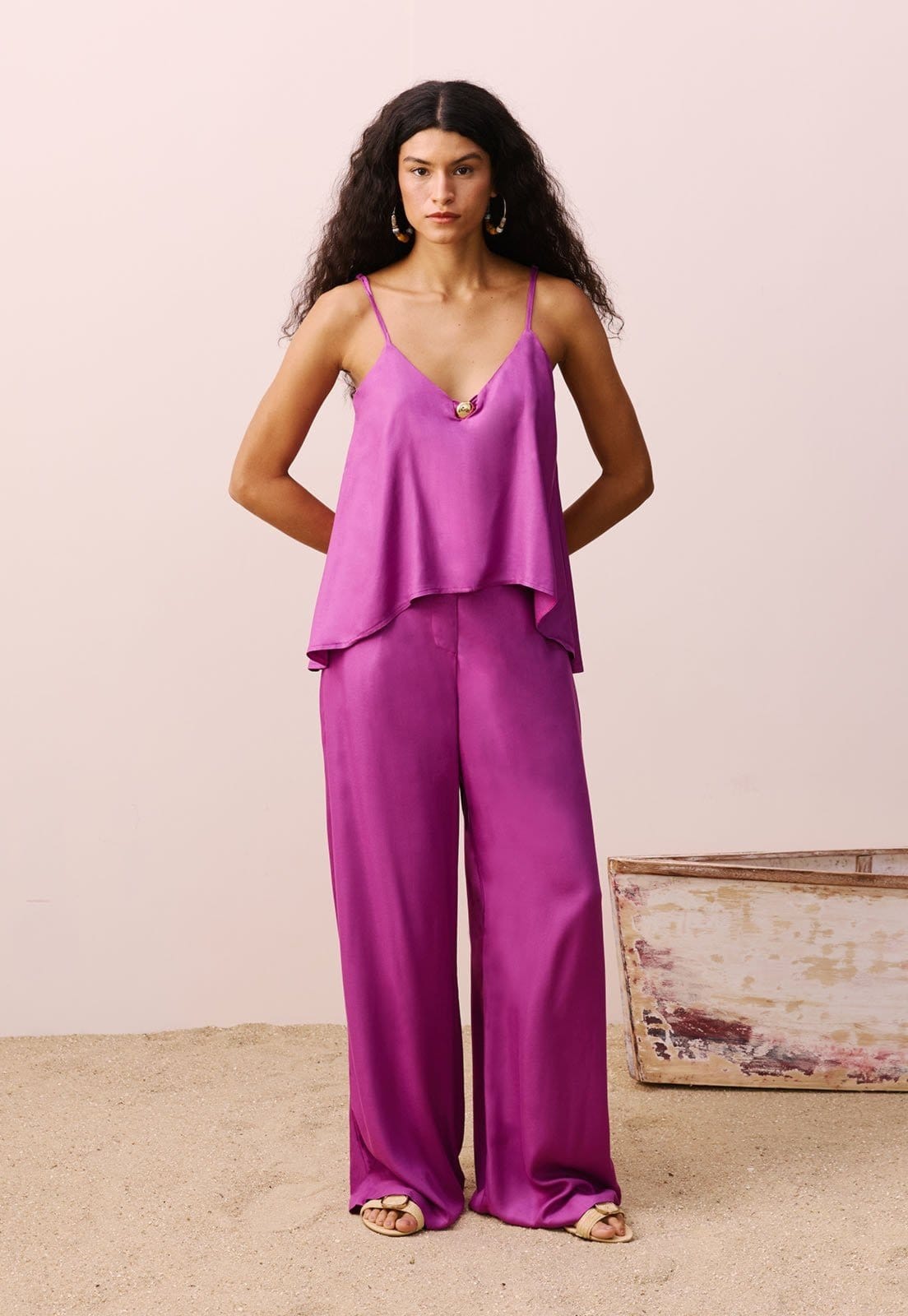 Calça Pantalona com Caimento Longo e Bolsos