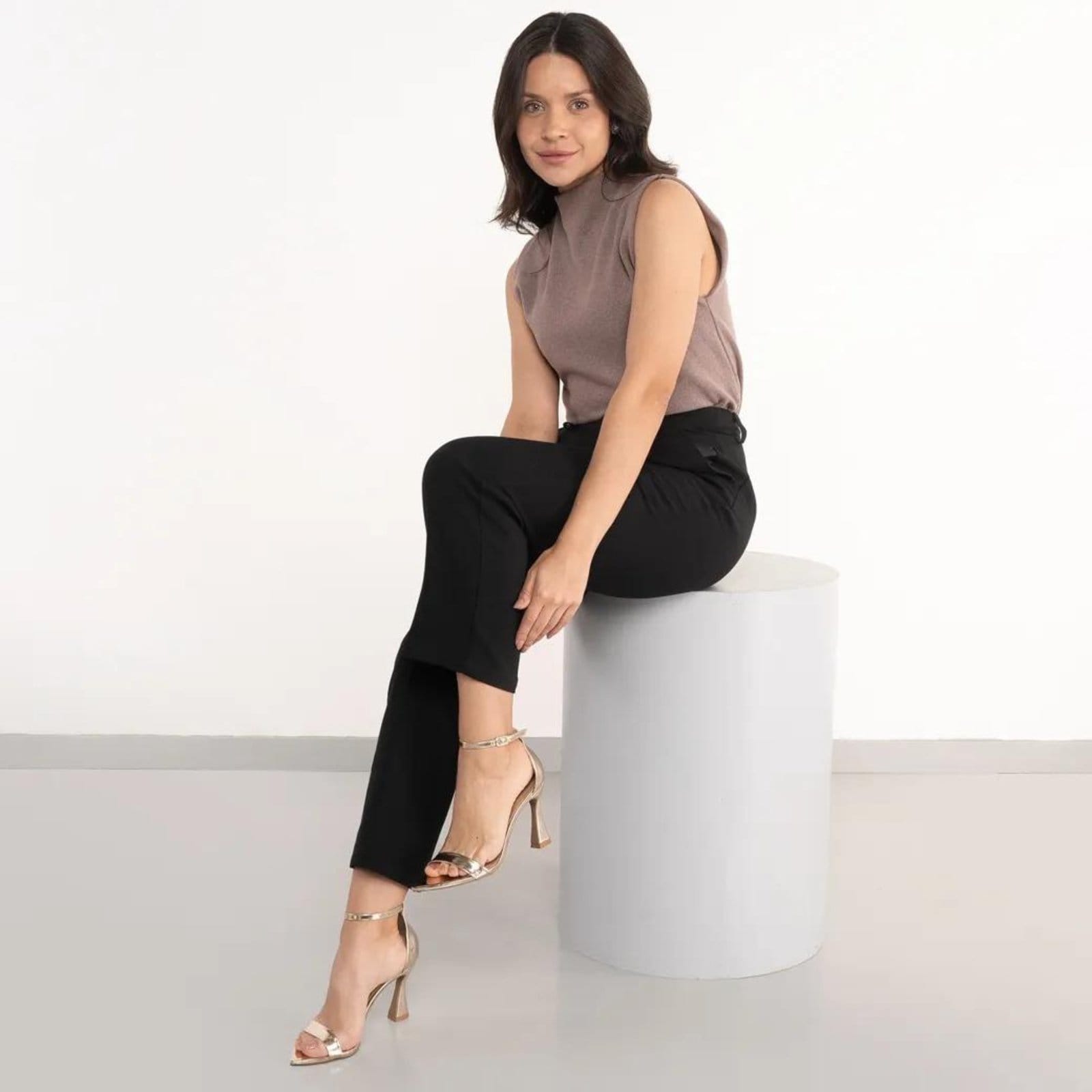 Vista 2 Sandália OSC Salto Grosso Couro Feminina OSC dourado