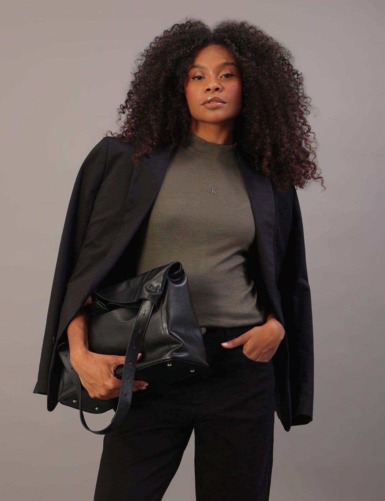 Vista 2 Calça Color Feminina Cropped Straight Barra a Fio Calvin Klein Jeans preto