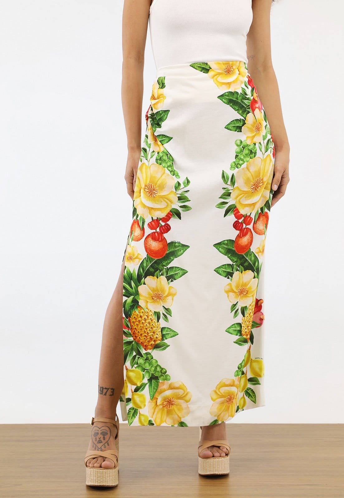 Saia Feminina FARM Estampa Tropical Longa Branca