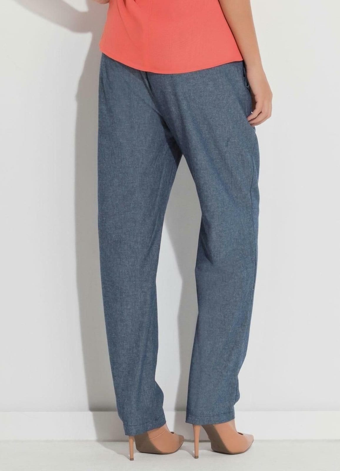 Vista 2 Calça Clochard Jeans Bolsos Quintess azul