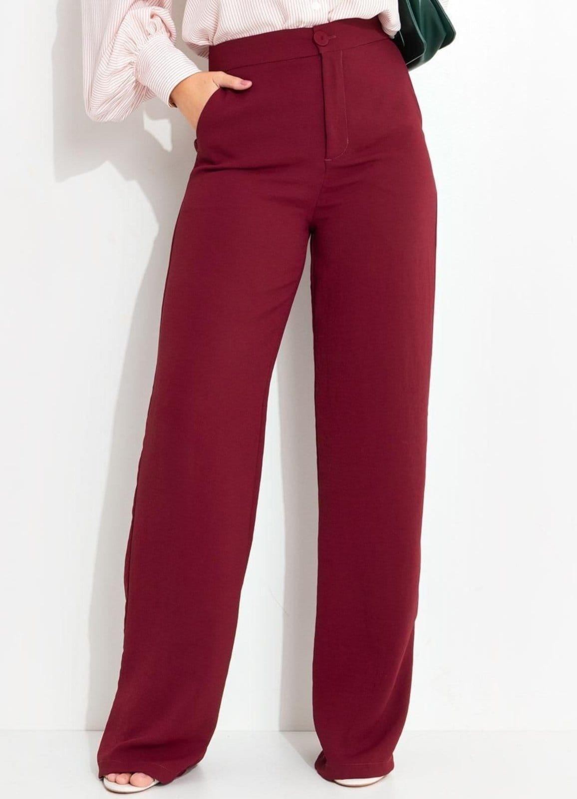 Calça Bordô Em Tecido Acetinado