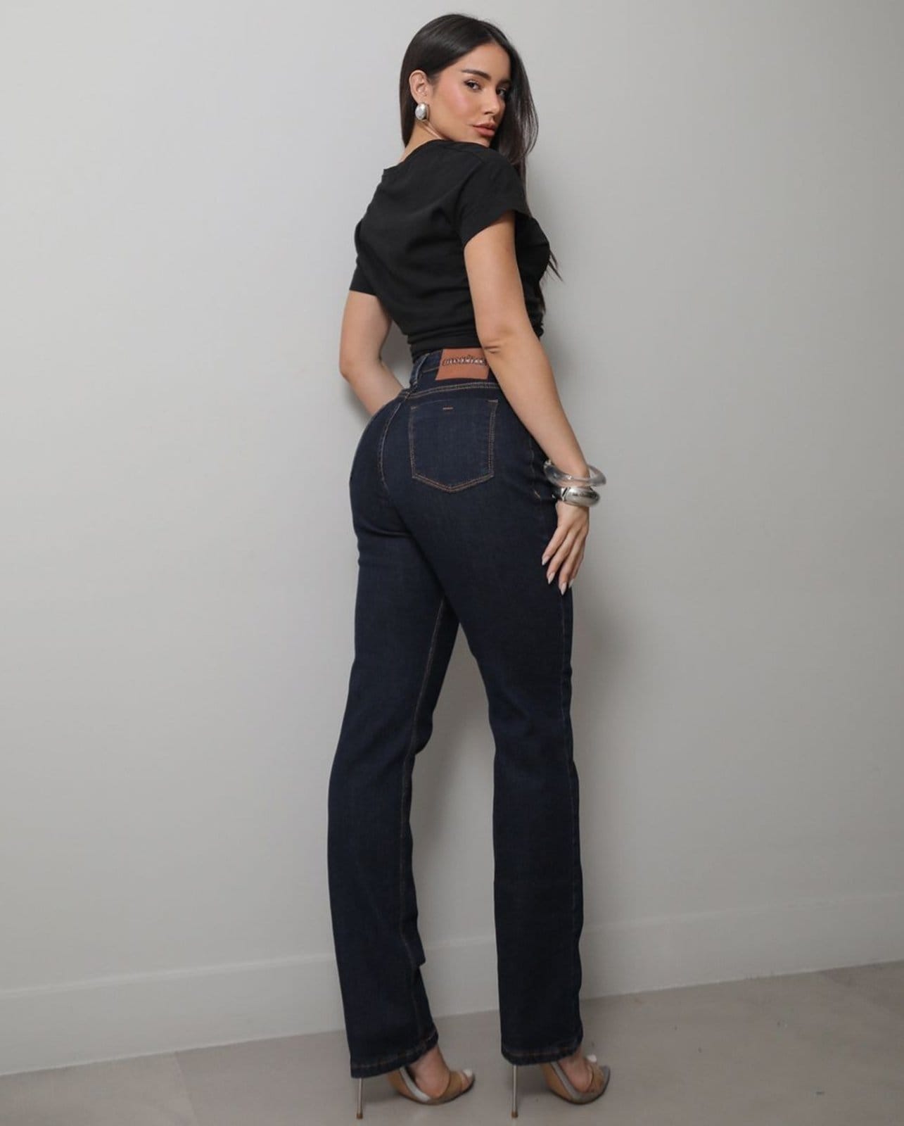 Vista 2 Calça Jeans Reta Feminina Cintura Alta com Elastano 24000 Amaciado Consciência azul