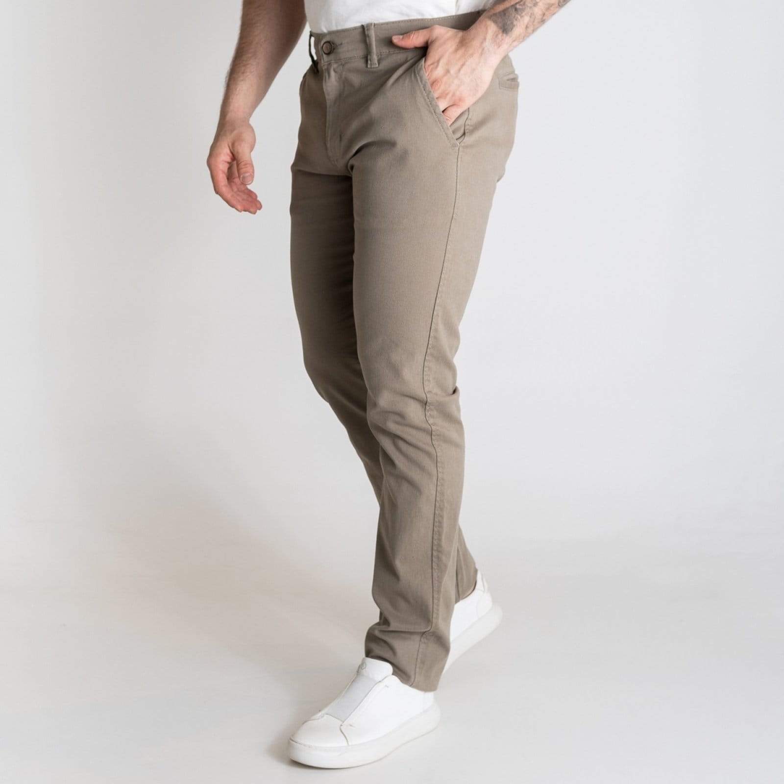 Vista 2 Calça Sarja VersatiOld Khaki VERSATIOLD cáqui khaki