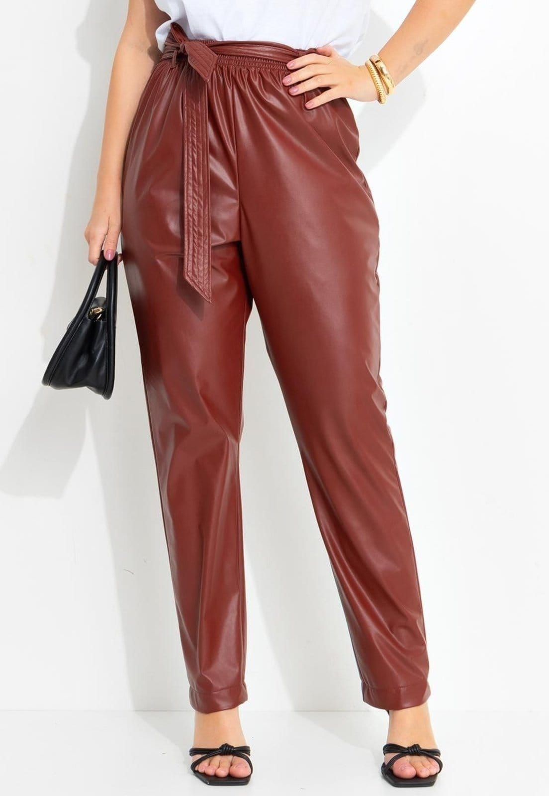 Calça Em Material Sintético